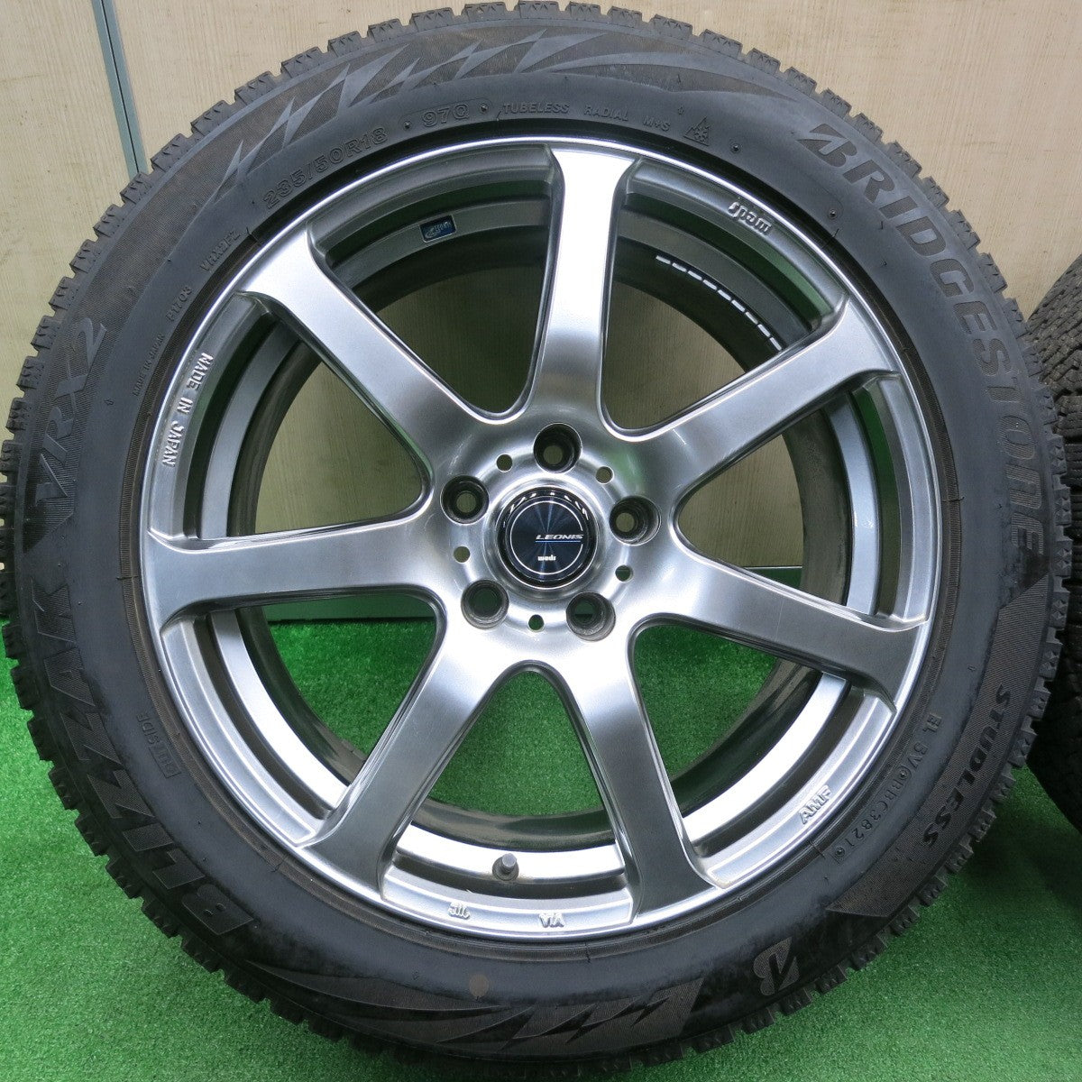 [送料無料] バリ溝！21年！キレイ！9分★スタッドレス LEONIS NAVIA07 235/50R18 ブリヂストン ブリザック VRX2 AMF レオニス ナヴィア07 PCD114.3/5H★4112308TNス