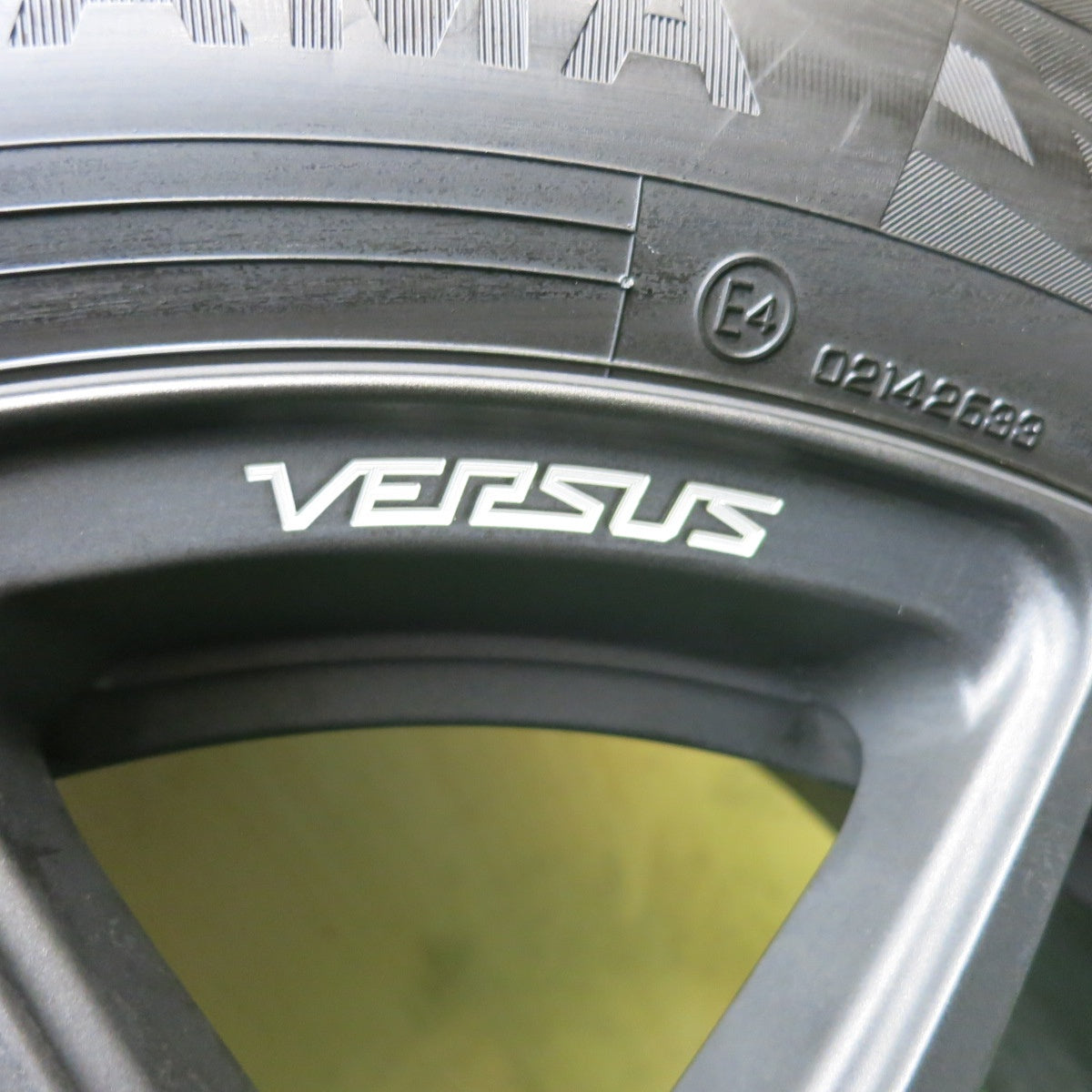 バリ溝！24年！キレイ！9.5分以上◎RAYS VERSUS VV21S 225/55R18 スタッドレス ヨコハマ アイスガード iG70 レイズ ベルサス 18インチ PCD114.3/5H◎6091301HAス