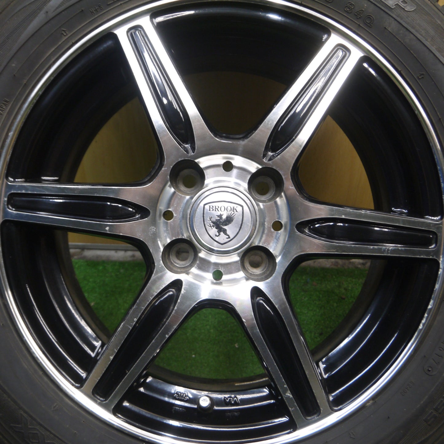 *送料無料* 超バリ溝！ほぼ10分★スタッドレス 175/65R15 ダンロップ ウインターマックス WM01 BROOK ブルック 15インチ PCD100/4H★4060411Hス