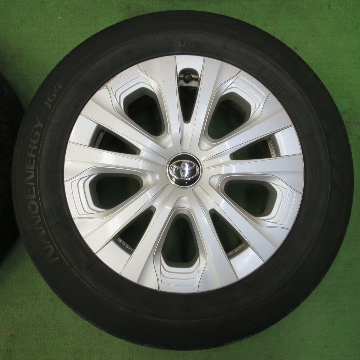 4本価格★トヨタ 50系 プリウス 純正 195/65R15 トーヨー ナノエナジー J64 グッドイヤー EfficientGrip ECO hybrid EG01 15インチ PCD100/5H★5051304イノ