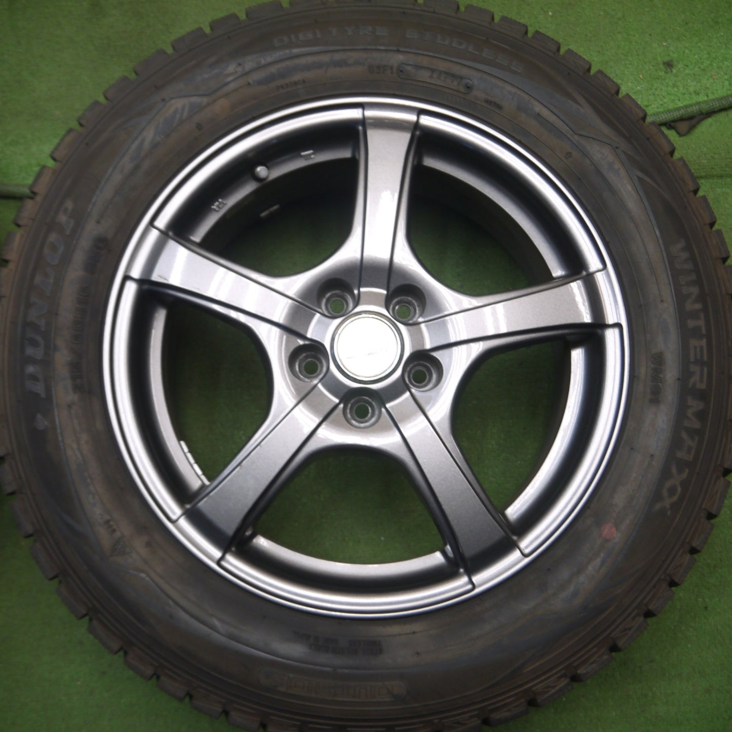 *送料無料* 超バリ溝！キレイ！ほぼ10分★XV レガシィ等 215/60R16 スタッドレス ダンロップ ウインターマックス WM01 Reark 16インチ PCD100/5H★4073002Hス