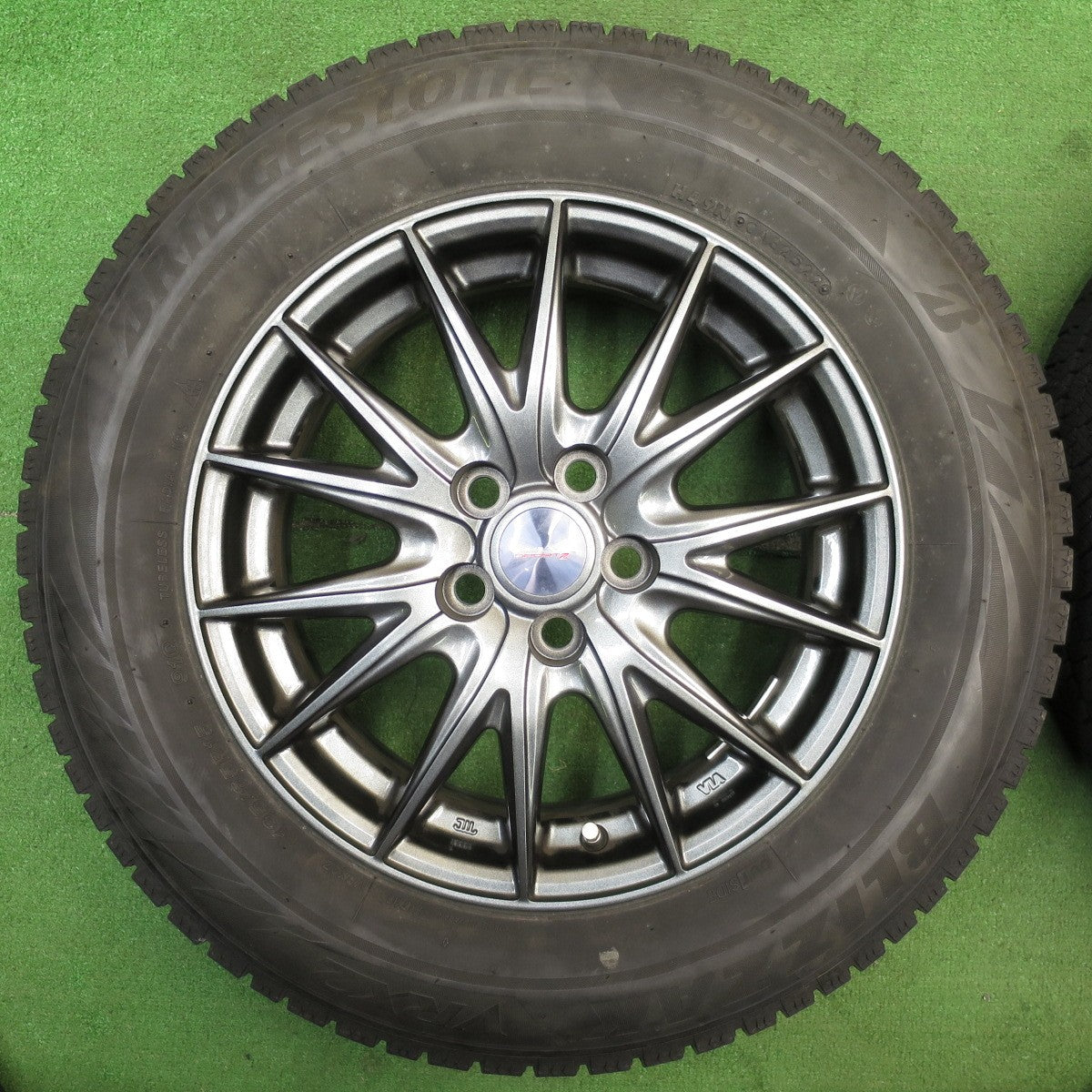 バリ溝！22年！キレイ！9.5分★プリウス 等 195/65R15 スタッドレス ブリヂストン ブリザック VRX2 VELVA SPORTZ ヴェルヴァ 15インチ PCD100/5H★5053007NJス
