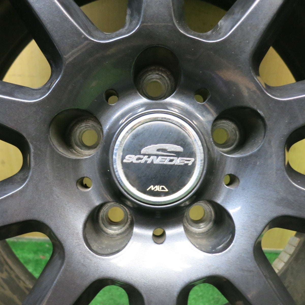 バリ溝！22年！8.5分◎スタッドレス 225/65R17 ピレリ アイスゼロ アシンメトリコ SCHNEIDER MiD シュナイダー 17インチ PCD114.3/5H◎6071809HAス