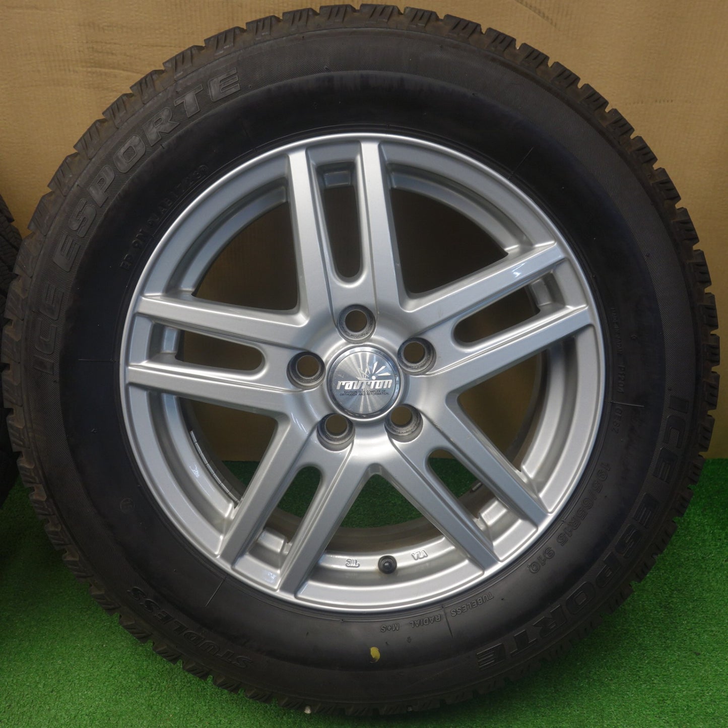 バリ溝！23年！9.5分★プリウス 等 195/65R15 スタッドレス アイス エスポルテ ravrion ラブリオン 15インチ PCD100/5H★6040602KTス
