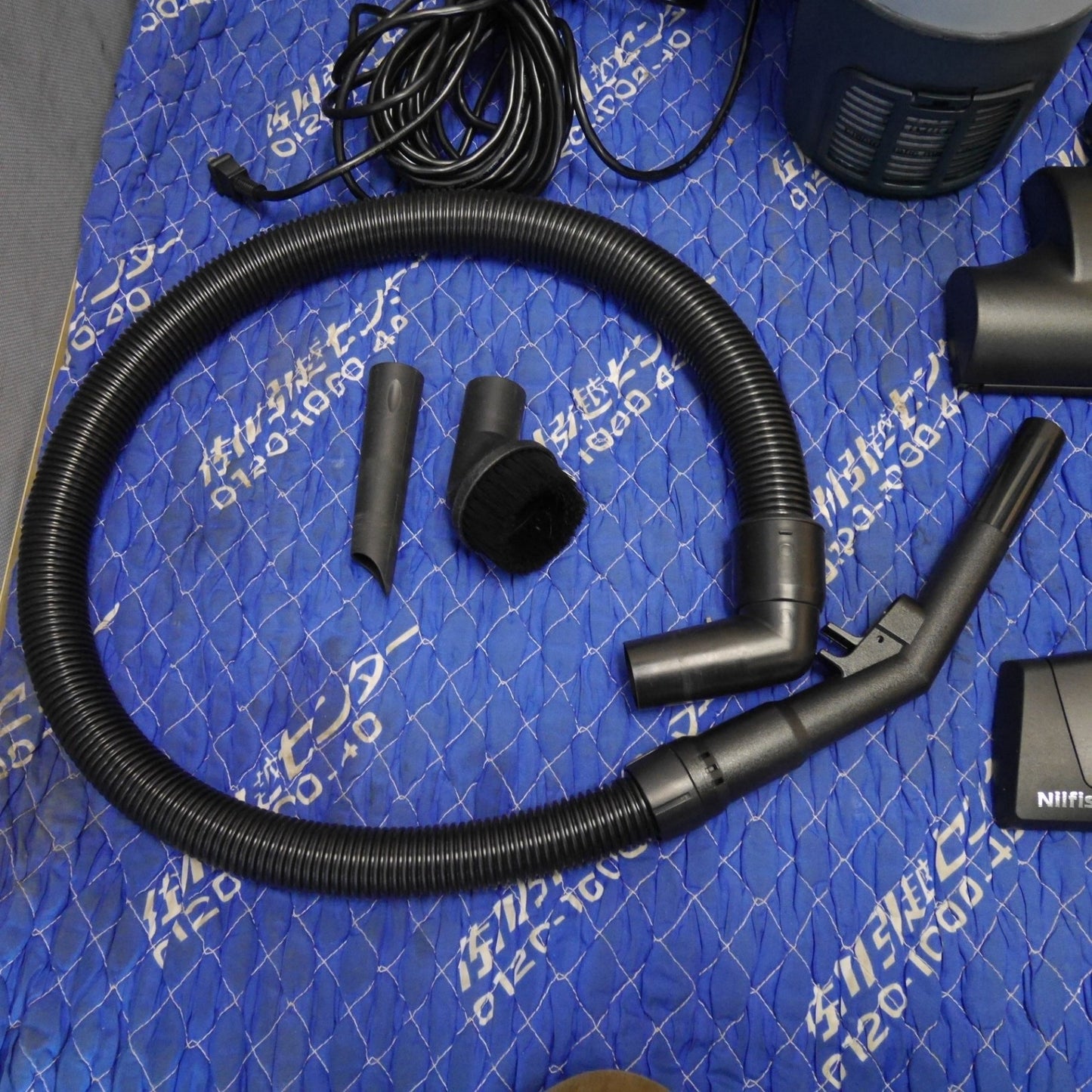 [送料無料] ほぼ未使用！美品☆Nilfisk ニルフィスクアドバンス 背負い式 クリーナー GD 5 Back 屋内用 100V コード式 ドライ 業務用 集塵機 集じん機 掃除機☆