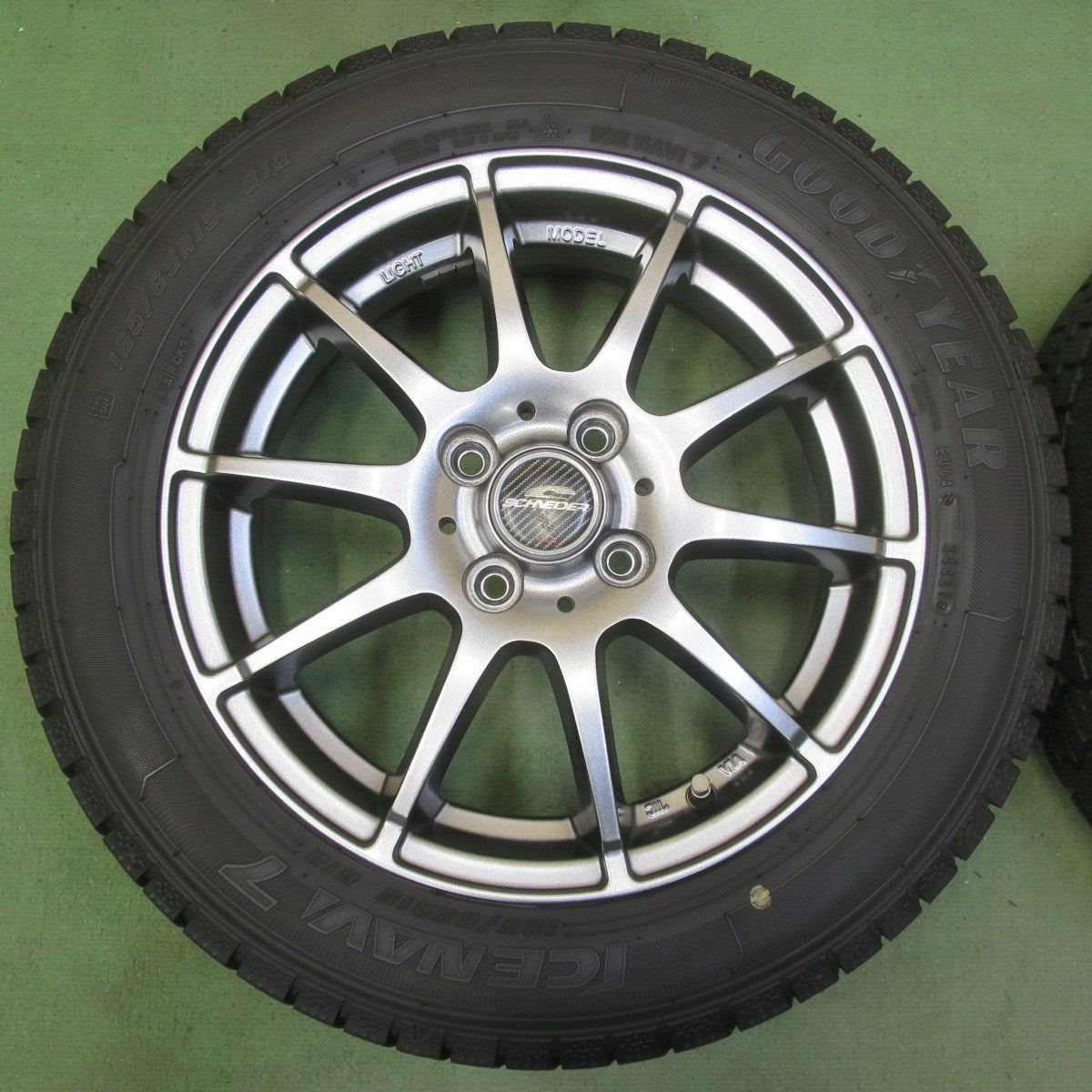 バリ溝！24年！キレイ！9.5分◎スタッドレス 165/65R15 グッドイヤー アイスナビ7 SCHNEIDER MiD シュナイダー 15インチ タフト ソリオ 等 PCD100/4H◎6083105イス