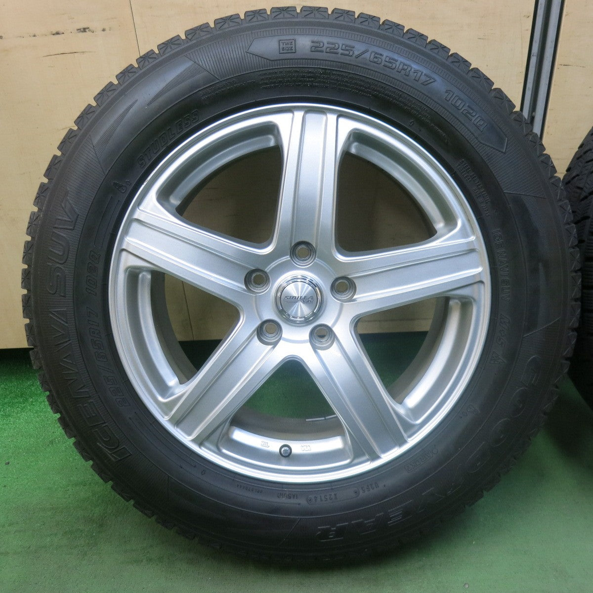 バリ溝！キレイ！9分★スタッドレス 225/65R17 グッドイヤー アイスナビ SUV SIBILLA VK シビラ 17インチ PCD114.3/5H★5112101SKス