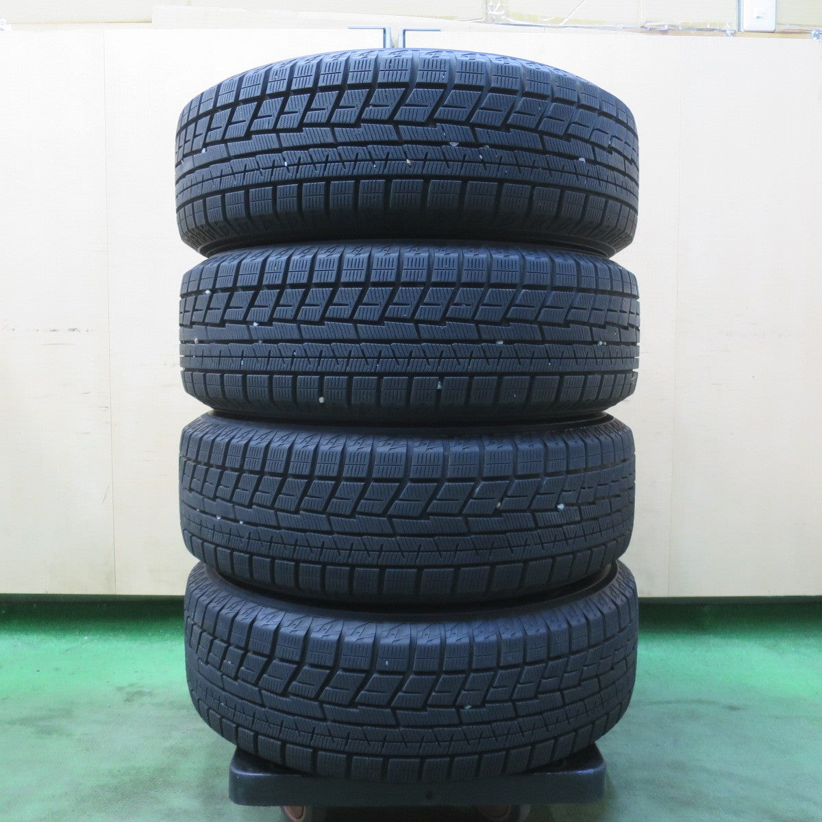 バリ溝！22年！キレイ！9.5分★プリウス 等 195/65R15 スタッドレス ヨコハマ アイスガード iG60 JOKER ジョーカー 15インチ PCD100/5H★6022108イス