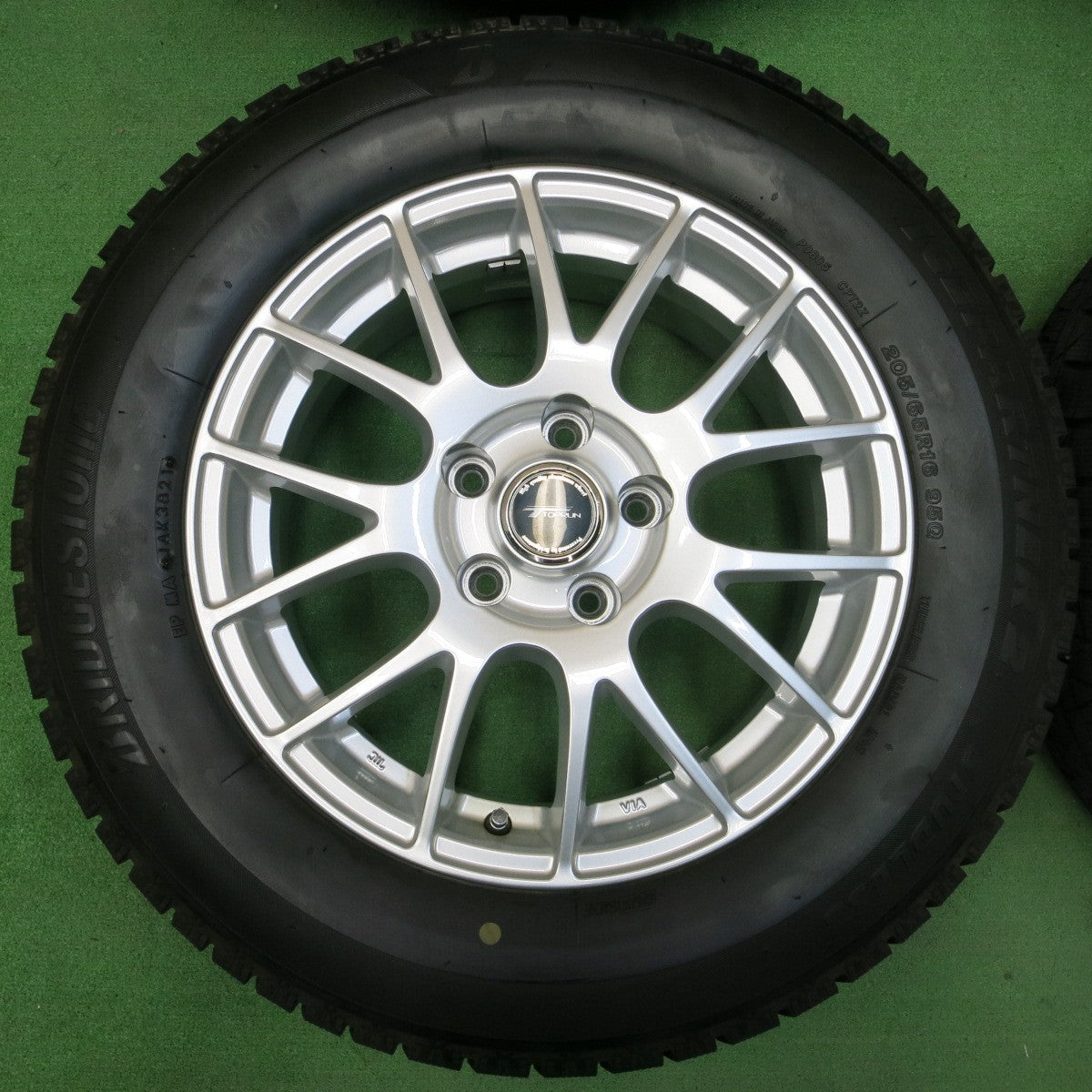 *送料無料* バリ溝！21年！キレイ！9.5分★スタッドレス 205/65R16 ブリヂストン アイスパートナー2 TOPRUN トップラン 16インチ PCD114.3/5H★4041802イス