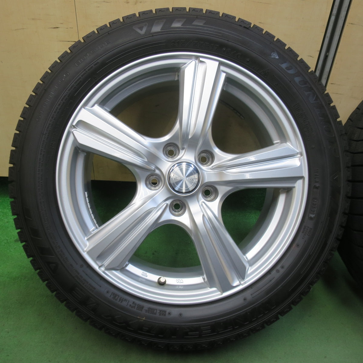 キレイ！21年★スタッドレス 215/55R17 ダンロップ ウインターマックス 03 VIOLENTO ヴィオレント 17インチ PCD114.3/5H★5111109イス