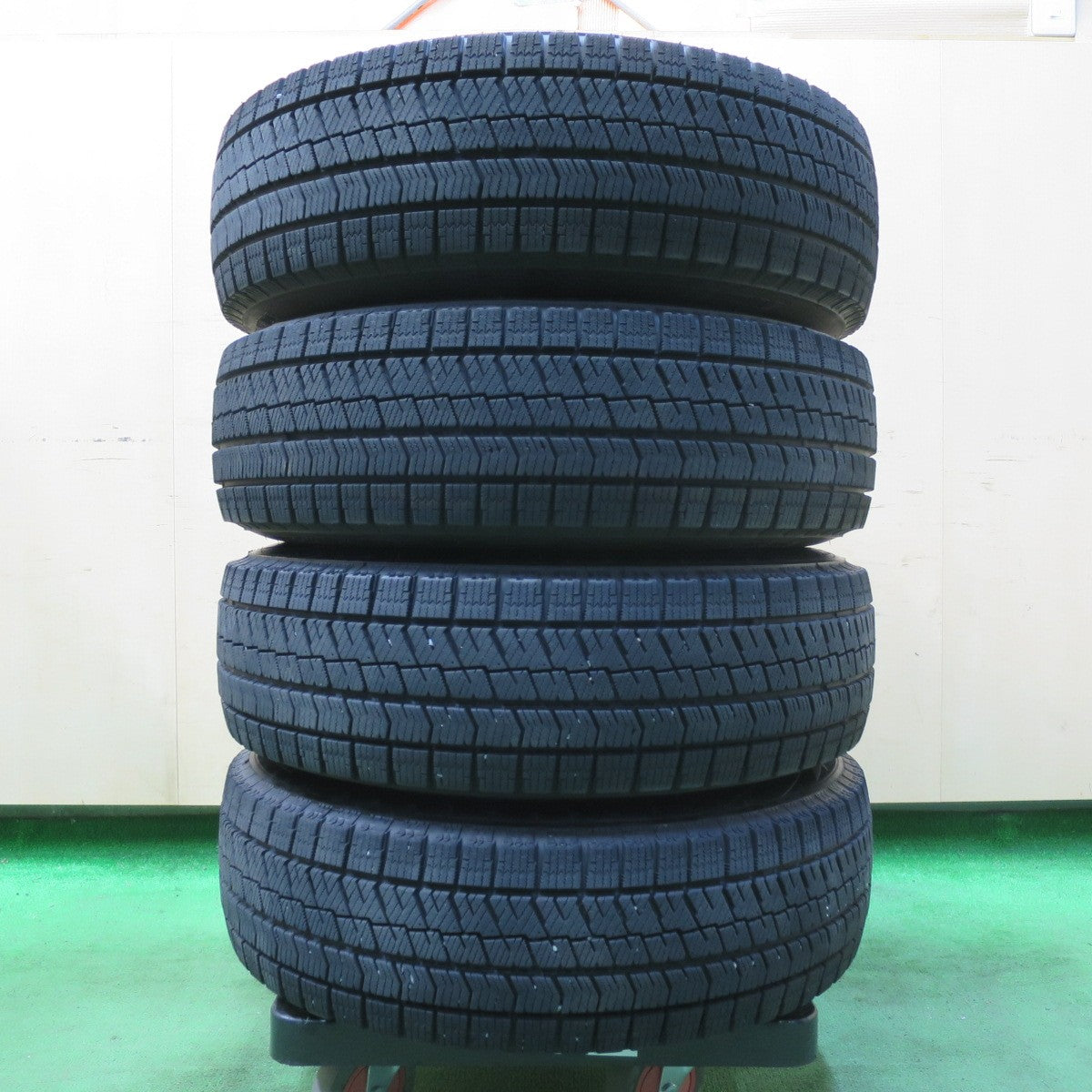 [送料無料] バリ溝！21年！キレイ！8.5分★スタッドレス 185/70R14 ブリヂストン ブリザック VRX2 Fang ファング 14インチ PCD100/4H★4093009イス