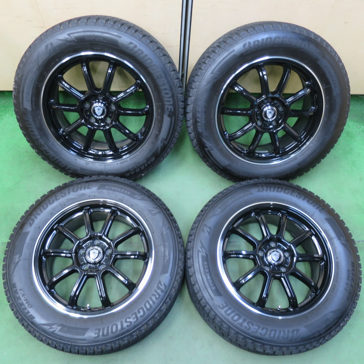 バリ溝！21年！キレイ！9分★スタッドレス 225/65R17 ブリヂストン ブリザック DM-V3 ESTROSA エステローザ 17インチ PCD114.3/5H★5100911イス