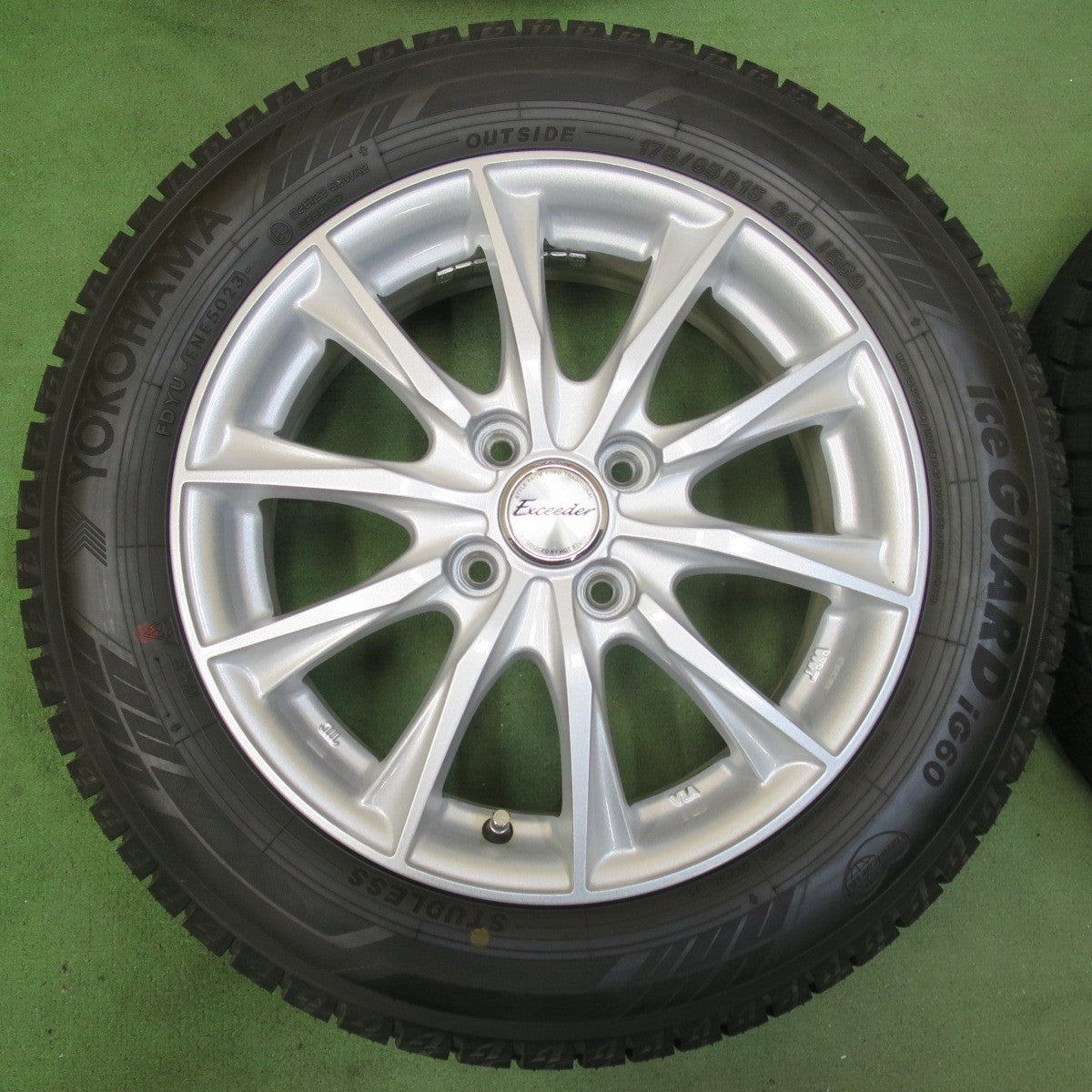 ほぼ未使用！23年！キレイ★スタッドレス 175/65R15 ヨコハマ アイスガード iG60 Exceeder エクシーダー 15インチ PCD100/4H★5111812イス