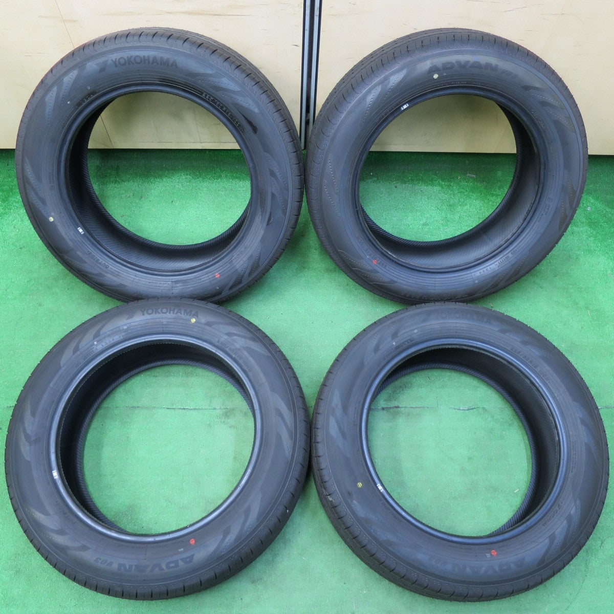 *送料無料* 新車外し！24年★225/60R18 ヨコハマ アドバン V03 タイヤ 18インチ レクサス NX ハリアー アルファード ヴェルファイア 等★4063007イノタ