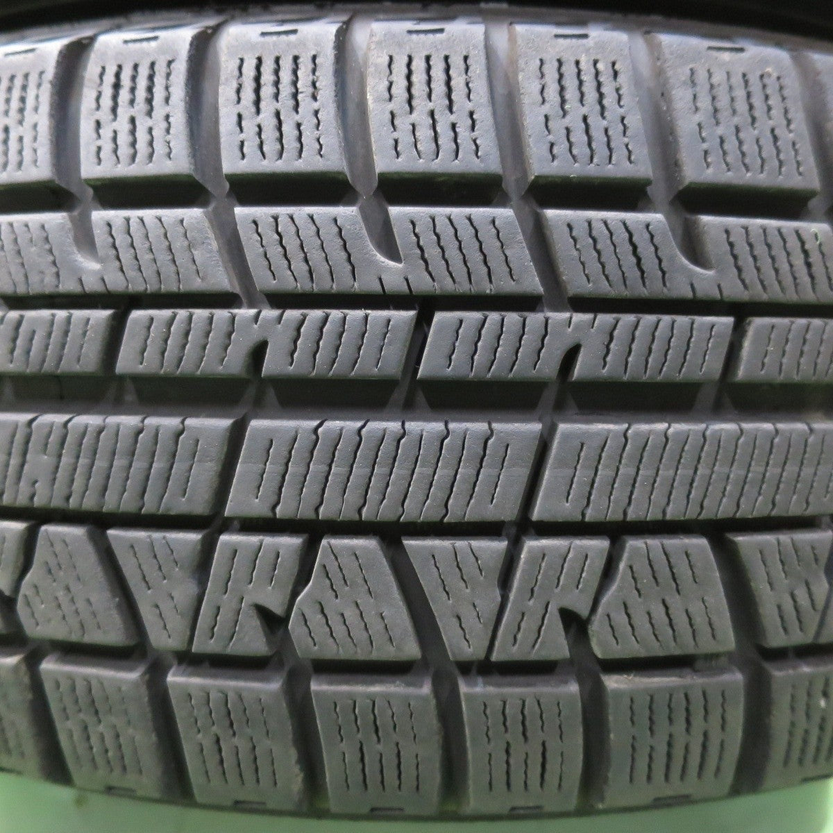 キレイ★スタッドレス 185/70R14 ヨコハマ アイスガード iG50 プラス Fang ファング 14インチ PCD100/4H★5032810イス