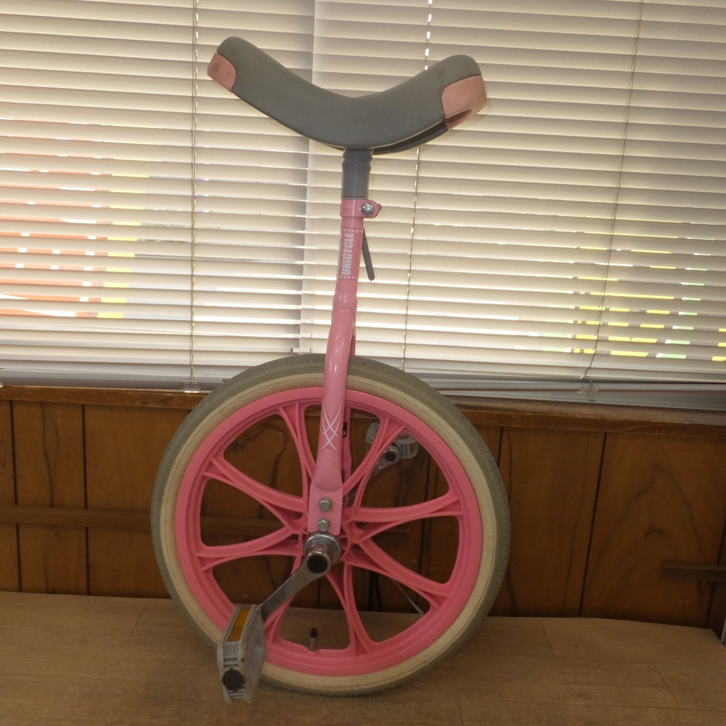 [送料無料] ★サギサカ SAGISAKA ユニサイクル UNICYCLE 一輪車 18インチ YL-09-04★