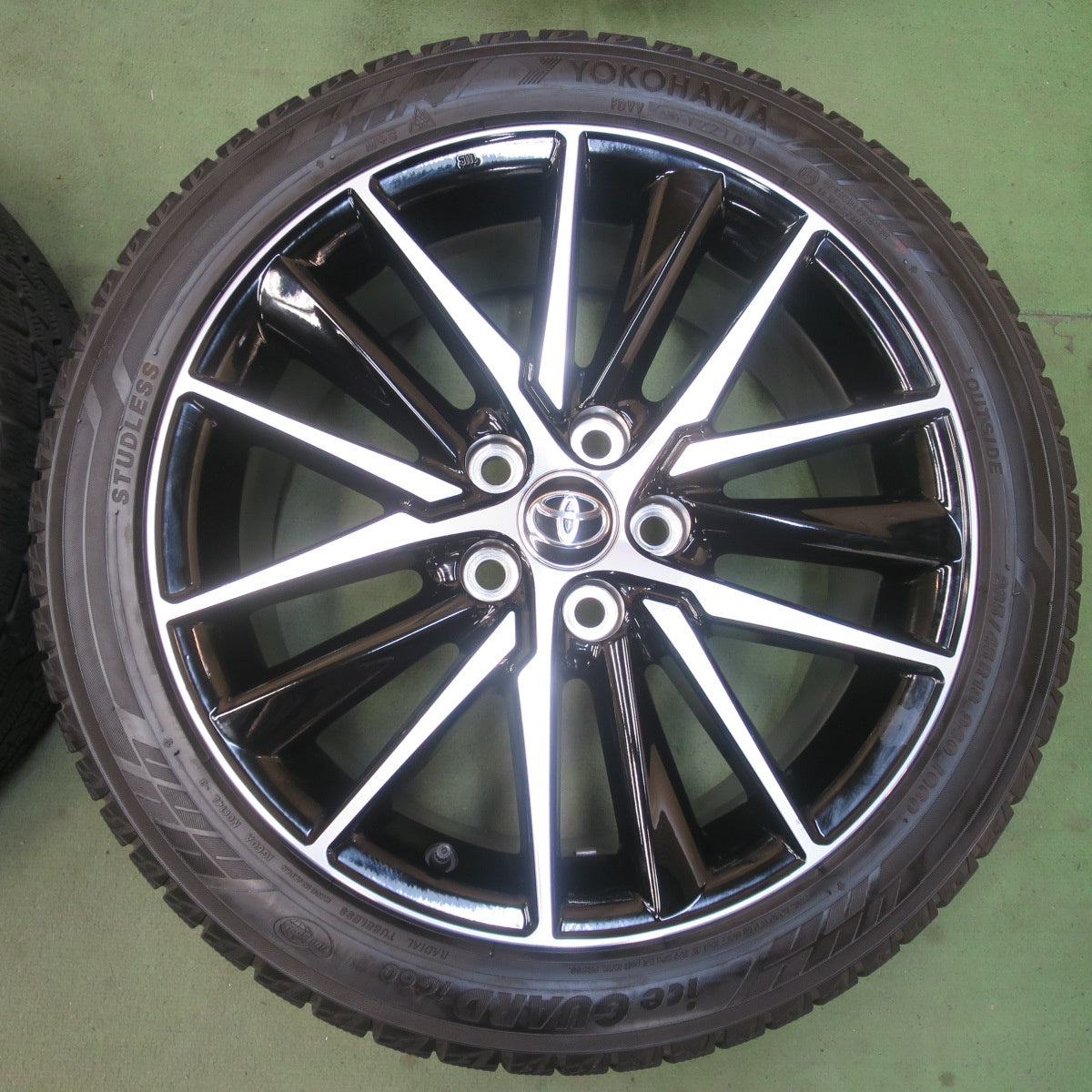 キレイ★トヨタ 70系 カムリ 純正 235/45R18 スタッドレス ヨコハマ アイスガード iG60 18インチ PCD114.3/5H★6052909イス