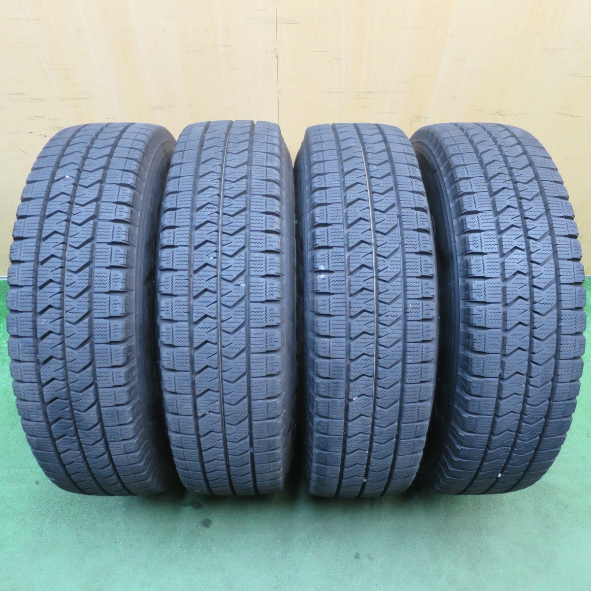 超バリ溝！24年！9.5分以上◎KEELER 205/80R15 109/107N スタッドレス ブリヂストン ブリザック W989 キーラー 15インチ PCD139.7/6H◎6063004NJス