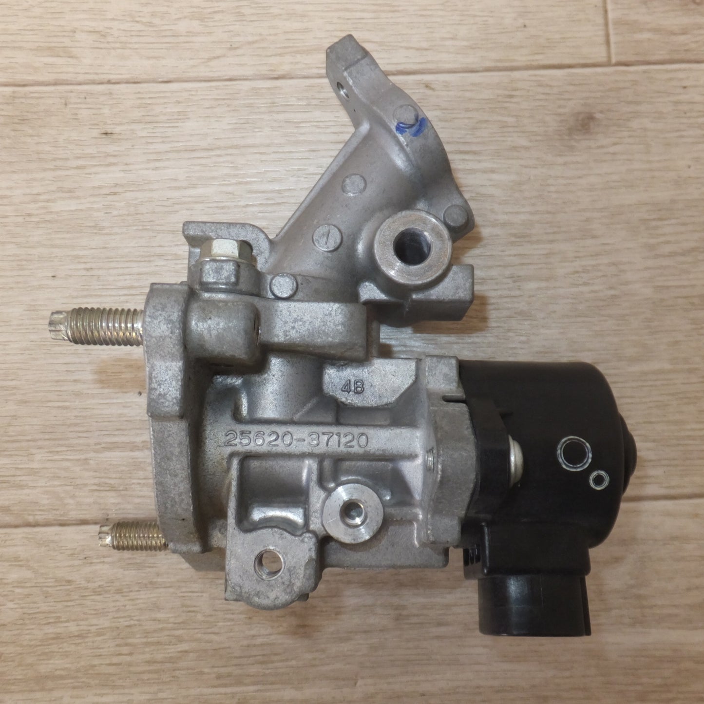 [送料無料] ★トヨタ TOYOTA 純正 プリウス ZVW30 EGRバルブ 25620-37120★