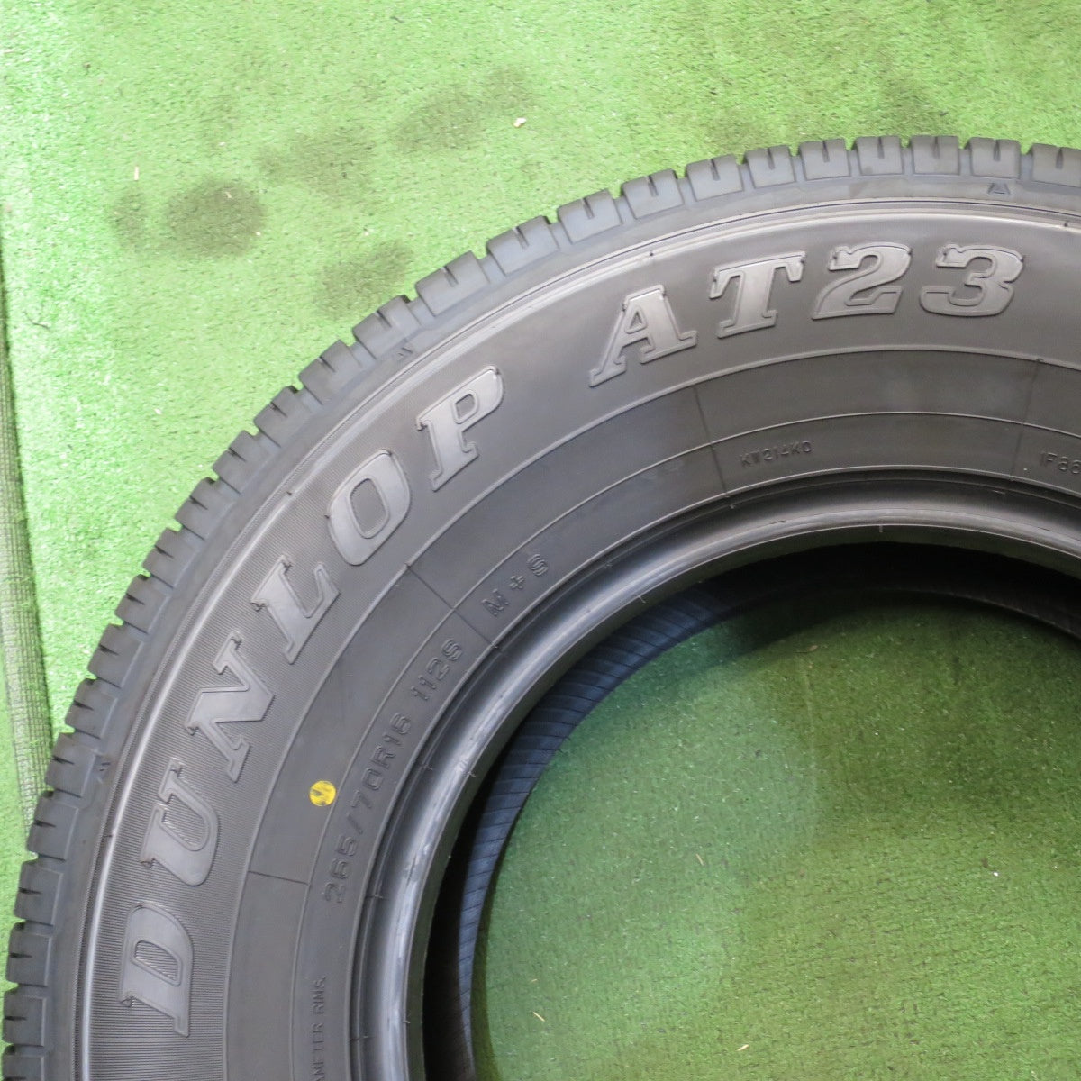 *送料無料* 未使用！23年★265/70R16 ダンロップ AT23 グラントレック 16インチ タイヤ ランクル プラド サーフ 等★4041002クノタ