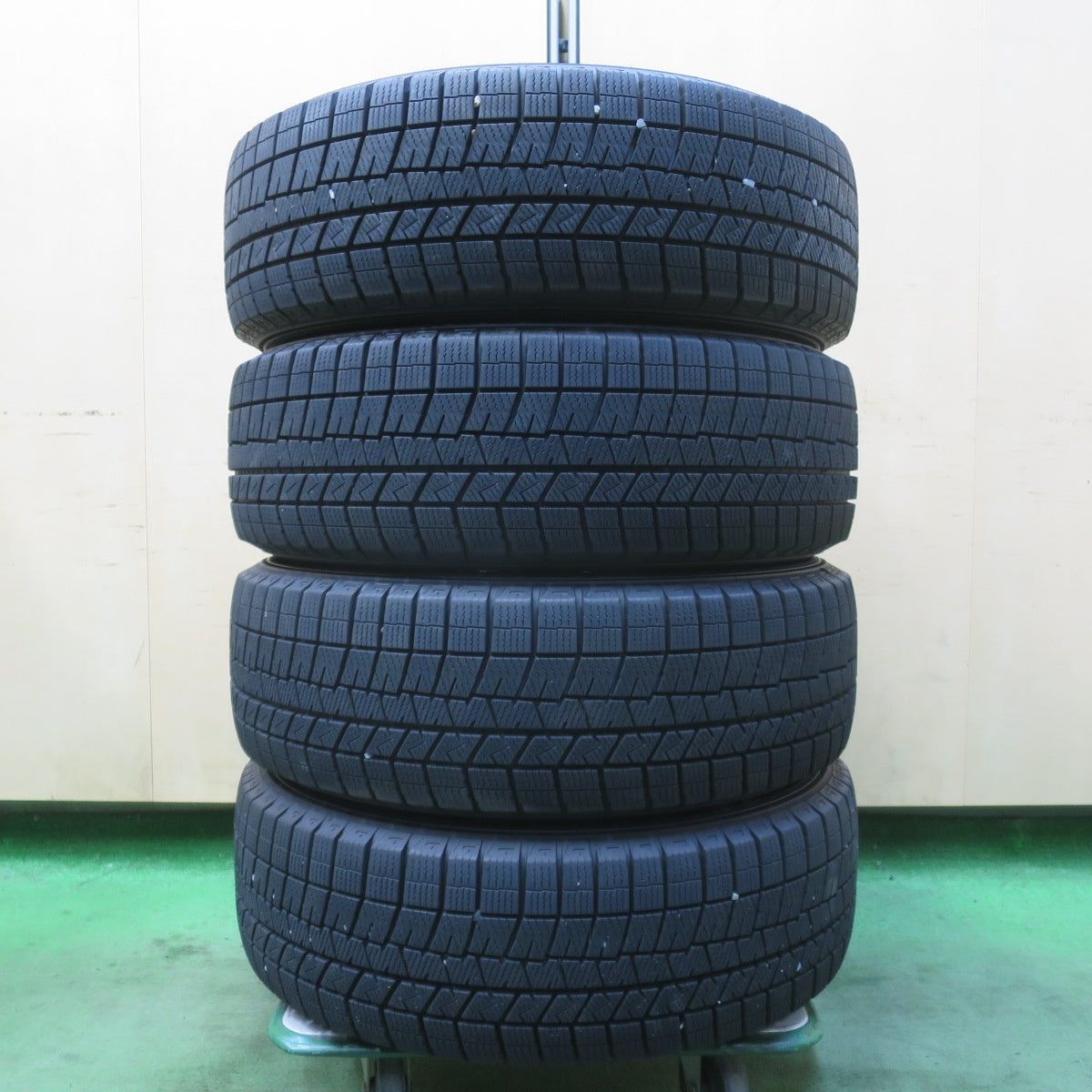 バリ溝！23年！キレイ！9.5分★スタッドレス 185/60R15 ダンロップ ウインターマックス03 TOPRUN トップラン 15インチ PCD100/4H★6020503イス