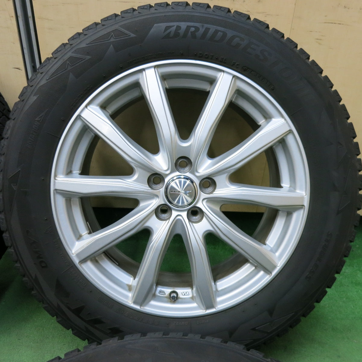 [送料無料] キレイ★スバル XV 等 225/60R17 スタッドレス ブリヂストン ブリザック DM-V2 JOKER ジョーカー 17インチ PCD100/5H★4112904SYス
