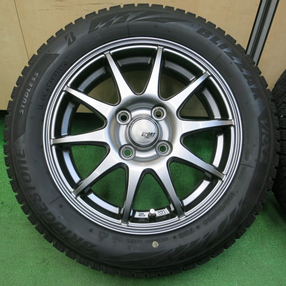 *送料無料* バリ溝！21年！キレイ！8.5分★スタッドレス 155/65R14 ブリヂストン ブリザック VRX2 SPORT ABELIA 14インチ PCD100/4H★4042705イス