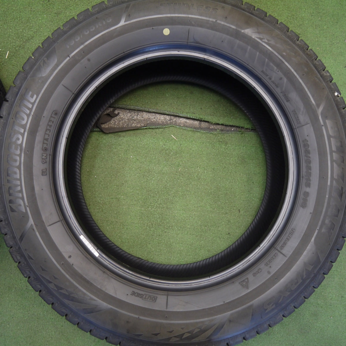 バリ溝！9.5分◎スタッドレス 195/65R15 ブリヂストン ブリザック VRX3 タイヤ 15インチ プリウス セレナ ノア ヴォクシー 等◎6080405Hスタ