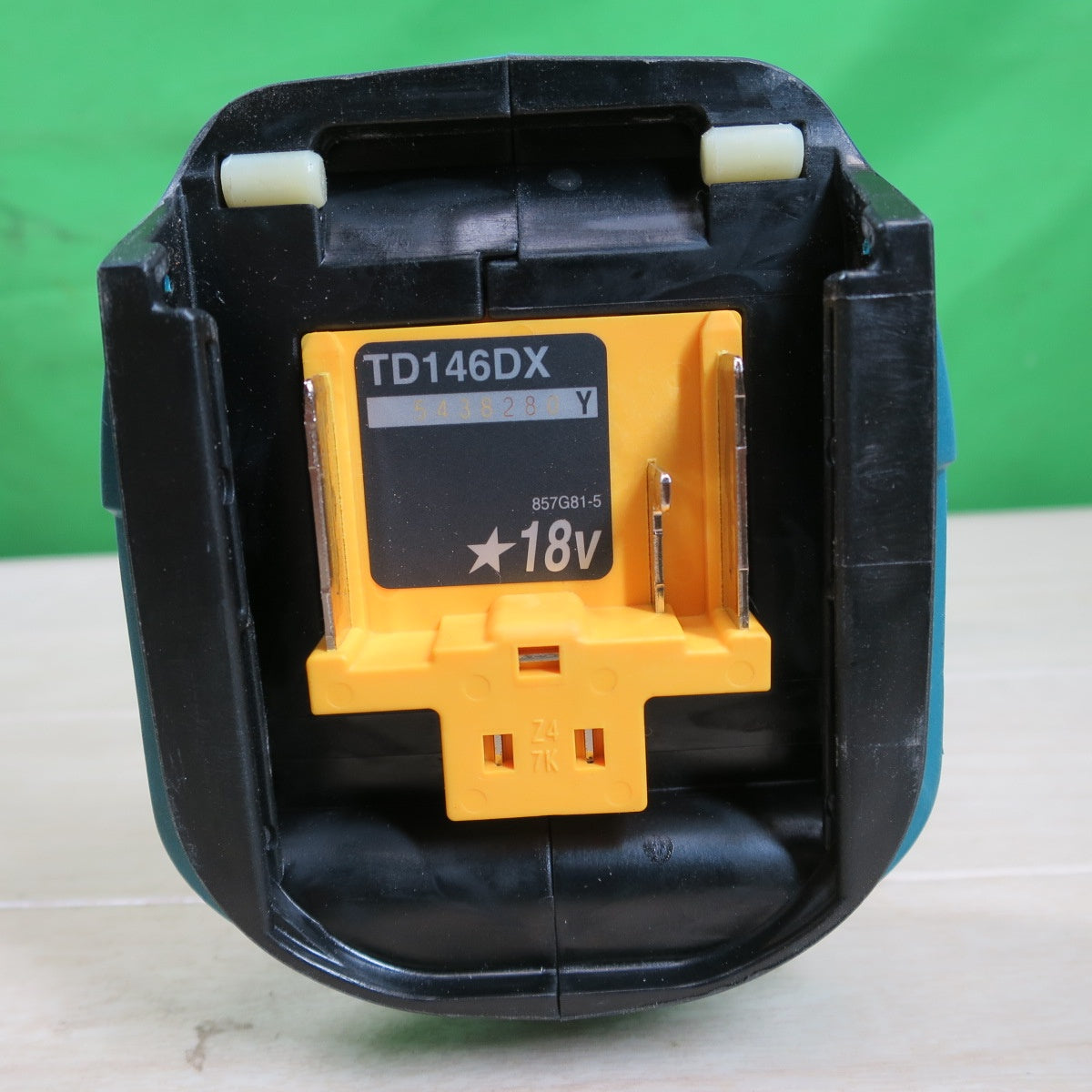 [送料無料] キレイ☆マキタ 充電式 インパクトドライバ TD146DX 電動 工具 makita 18V 充電器 DC18WC ケース付き☆