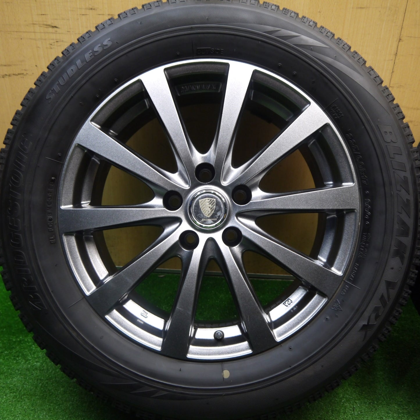 バリ溝！キレイ！8.5分★スタッドレス 225/60R17 ブリヂストン ブリザック VRX MANARAY SPORT マナレイ スポーツ 17インチ PCD114.3/5H★5112807Hス