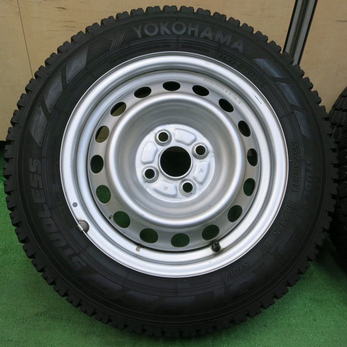 *送料無料* バリ溝！キレイ！9分★プロボックス 等 155/80R14 88/86N スタッドレス ヨコハマ SY01 スチール ホイール PCD100/4H★4040904イス