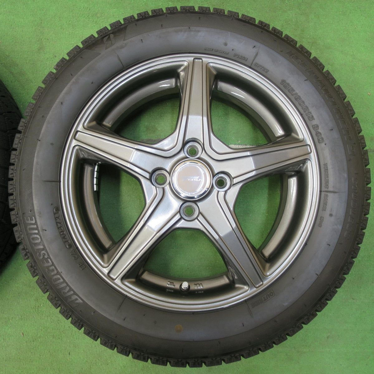 [送料無料] バリ溝！21年！キレイ！9.5分★スタッドレス 185/60R15 ブリヂストン アイスパートナー2 TOPRUN トップラン 15インチ PCD100/4H★4112203イス