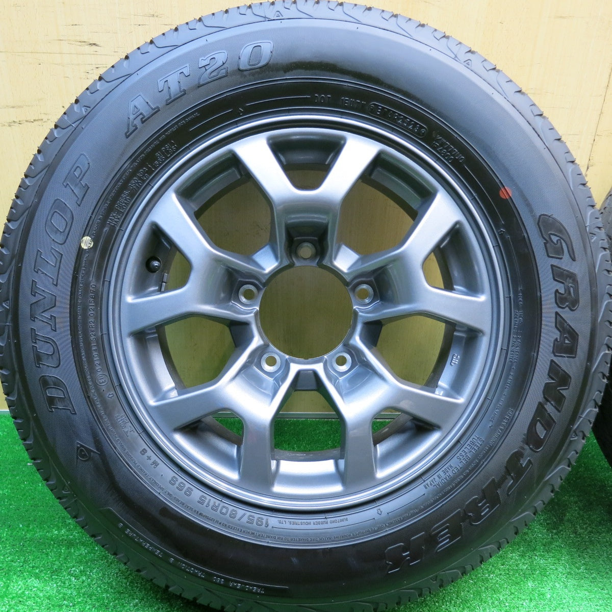新車外し！23年★スズキ JB74 ジムニーシエラ 純正 195/80R15 ダンロップ AT20 グラントレック 15インチ PCD139.7/5H★5102306HAノ
