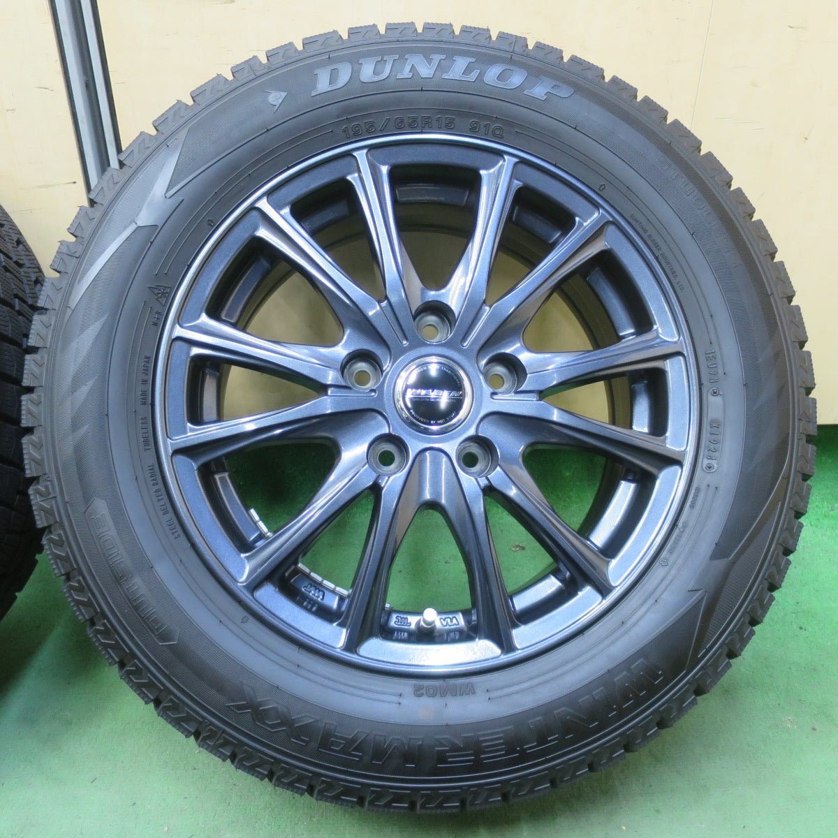 バリ溝！24年！キレイ！ほぼ10分★スタッドレス 195/65R15 ダンロップ ウインターマックス WM02 WAREN ヴァーレン 15インチ PCD114.3/5H★6060905イス