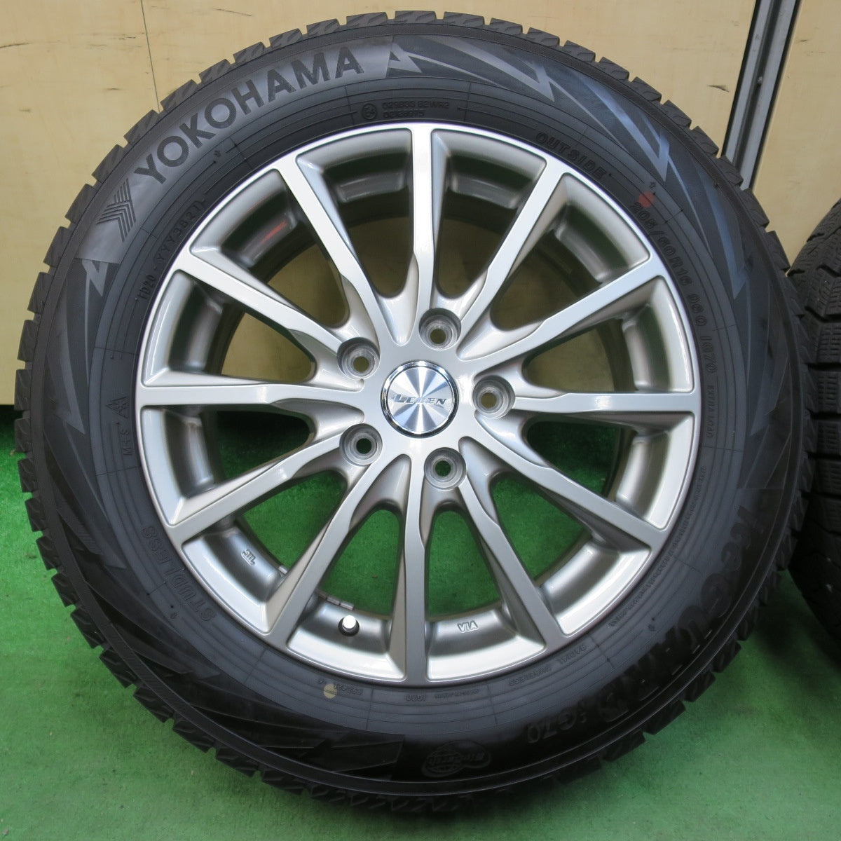 [送料無料] 超バリ溝！21年！キレイ！ほぼ10分★スタッドレス 205/60R16 ヨコハマ アイスガード iG70 LEBEN レーベン 16インチ PCD114.3/5H★4120611イス