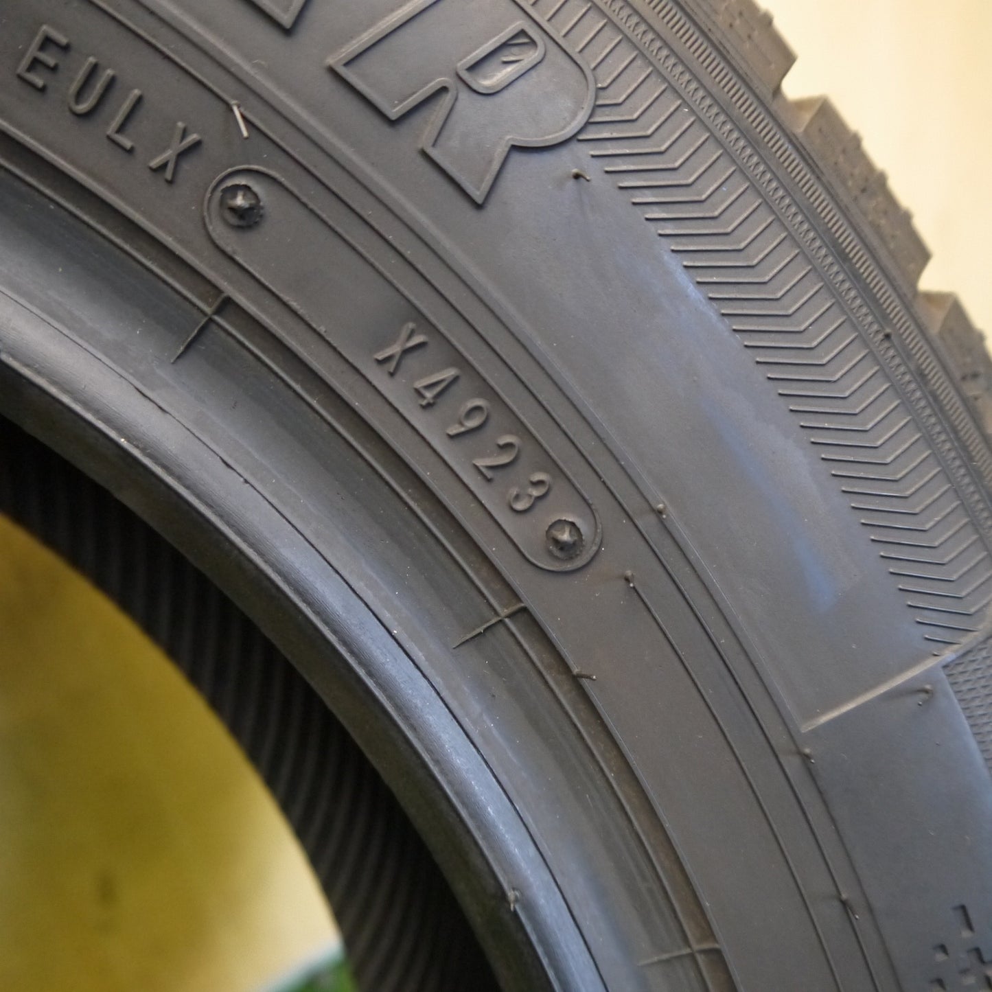 超バリ溝！23年！ほぼ10分★スタッドレス 185/65R15 グッドイヤー アイスナビ7 タイヤ 15インチ プリウス シエンタ デミオ ノート マツダ2 等★6072205Hスタ