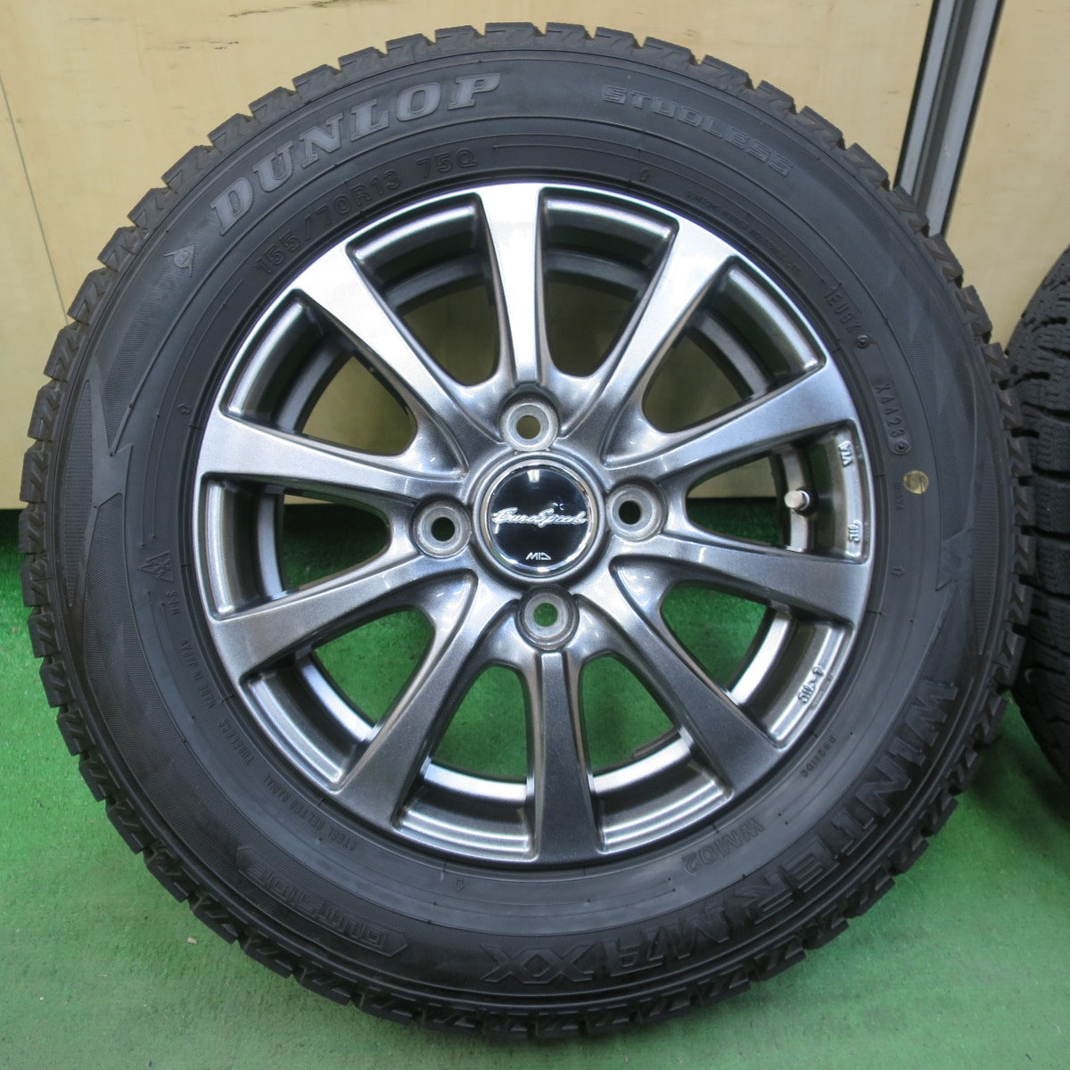 バリ溝！23年！キレイ！ほぼ10分★スタッドレス 155/70R13 ダンロップ ウインターマックス WM02 EuroSpeed MiD ユーロスピード 13インチ PCD100/4H★5042609イス