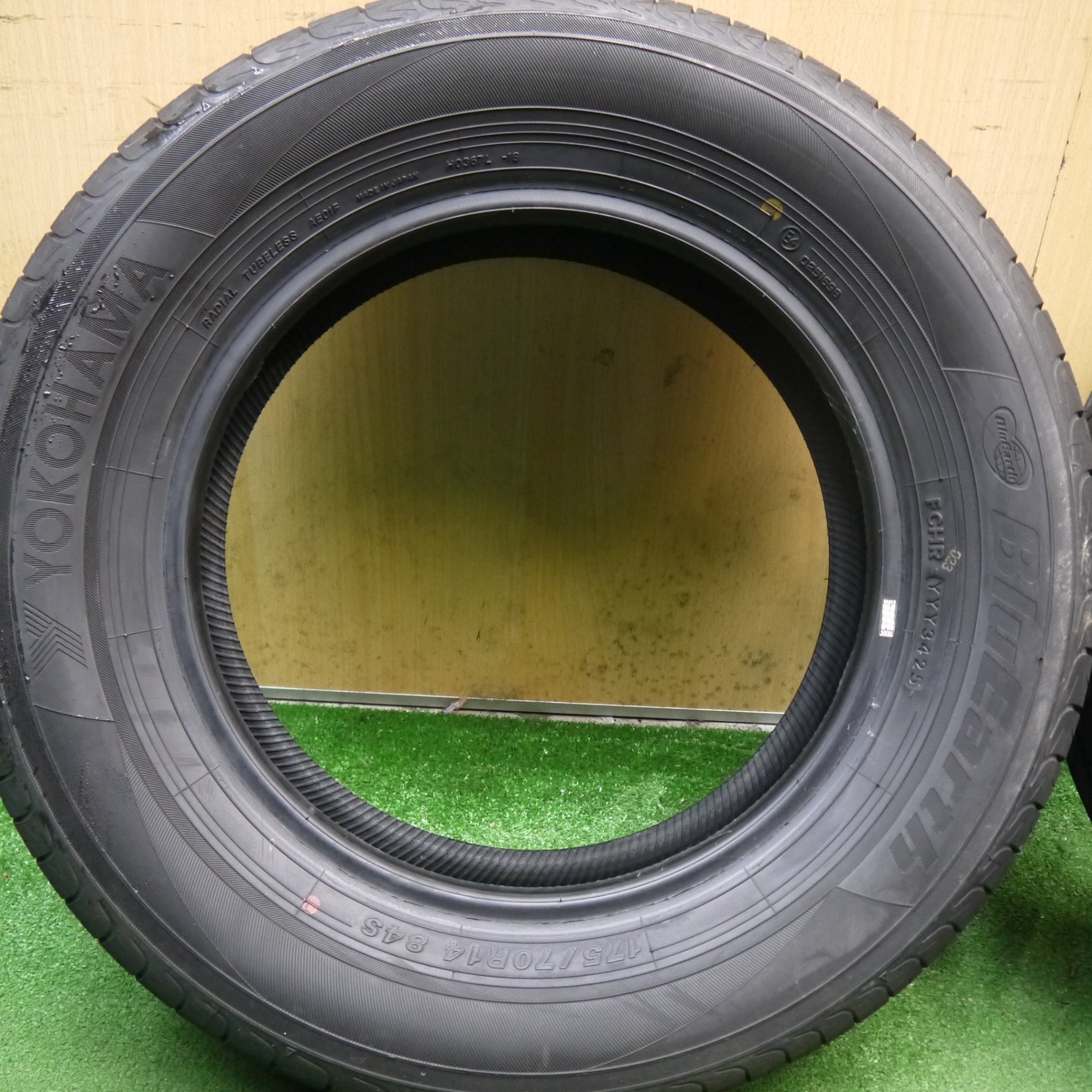 YOKOHAMA ecos 175/70R14 ２本セット バリ山バリ溝！極上品 バリ溝！25年！ほぼ10分◎175/70R14 ヨコハマ ブルーアース AE01F