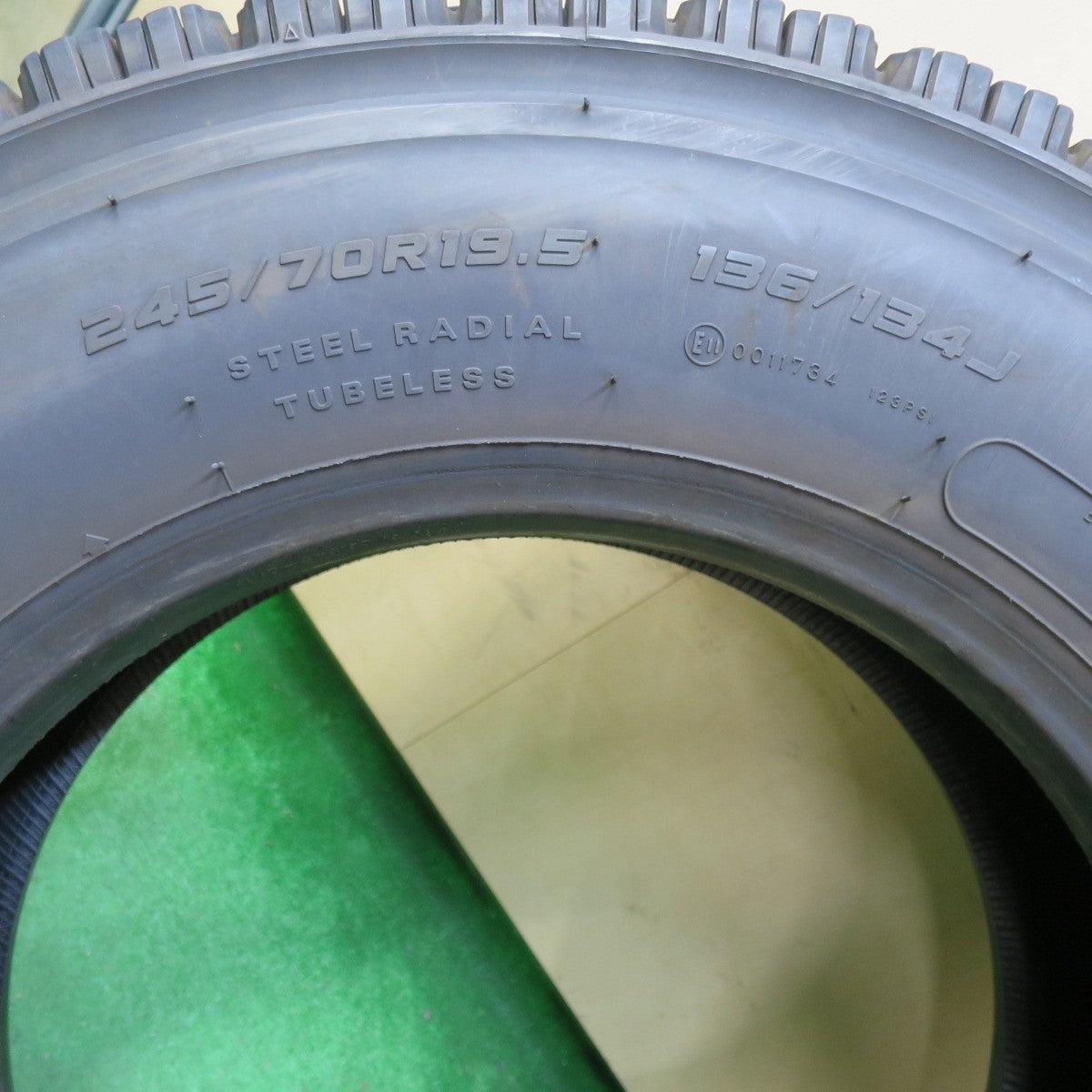 2本価格！23年★トラック タイヤ 245/70R19.5 136/134J スタッドレス ダンロップ デクテス SP081 DECTES 19.5インチ★4102106イスタ