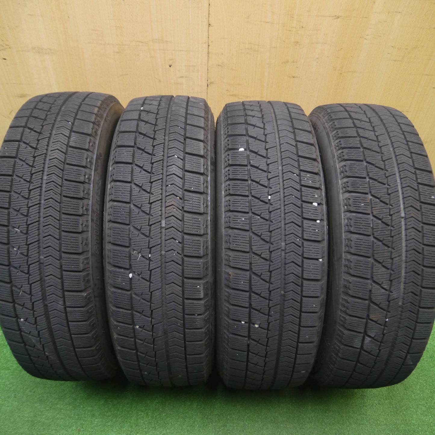 [送料無料] キレイ★スタッドレス 165/65R14 ブリヂストン ブリザック VRX SCHNEIDER シュナイダー 14インチ PCD100/4H★4111202Hス