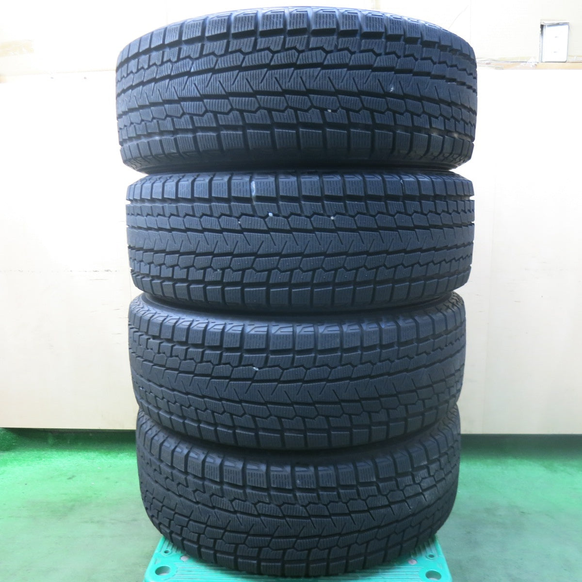 超バリ溝！24年！ほぼ10分★LOXARNY MAGNUS 235/55R20 スタッドレス ヨコハマ アイスガード G075 ロクサーニ マグナス 20インチ PCD114.3/5H★5112102SKス
