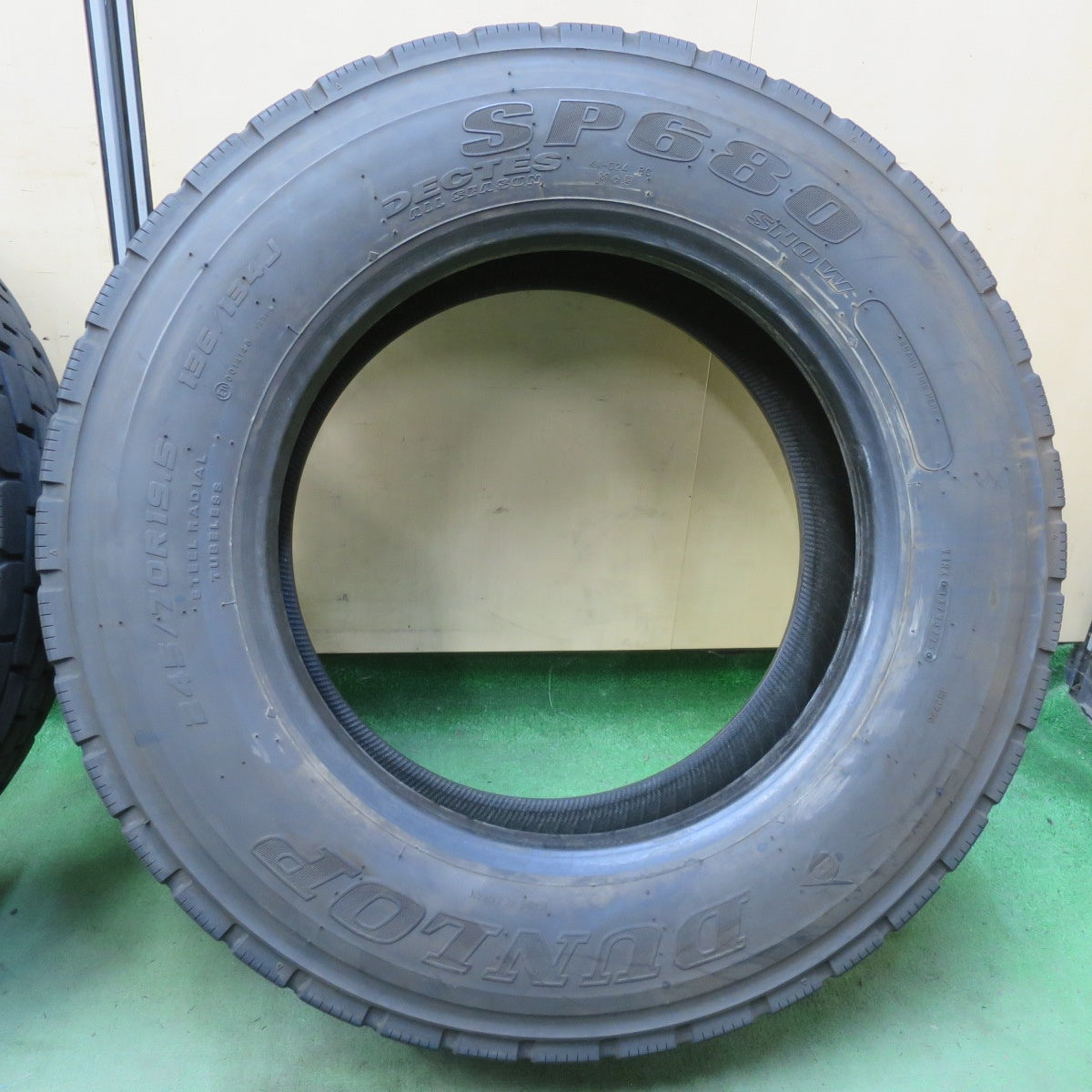 バリ溝！25年！9.5分！2本★トラック タイヤ 245/70R19.5 136/134J ダンロップ デクテス SP680 ミックス オールシーズン DECTES 19.5インチ★6053006イスタ