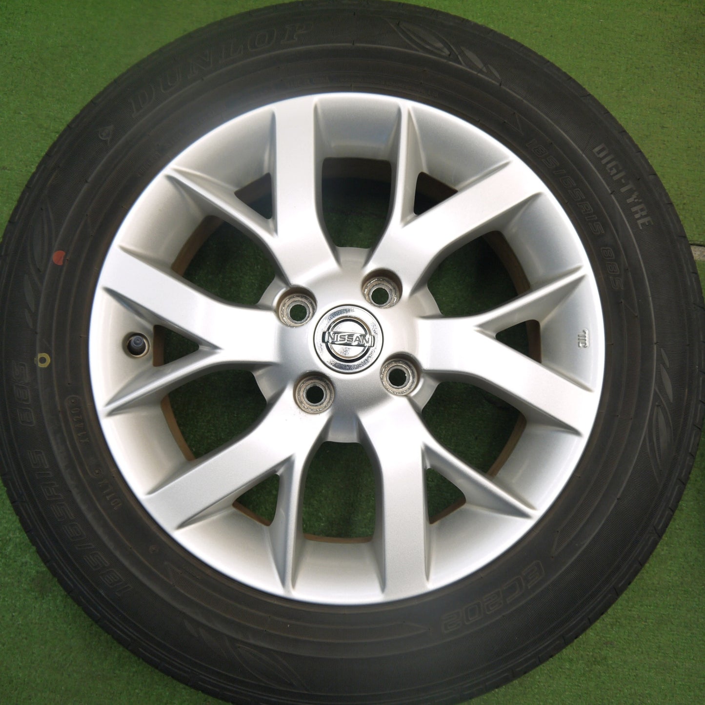 [送料無料] キレイ★日産 E12 ノート 純正 185/65R15 ダンロップ EC202 15インチ PCD100/4H★5032408Hノ