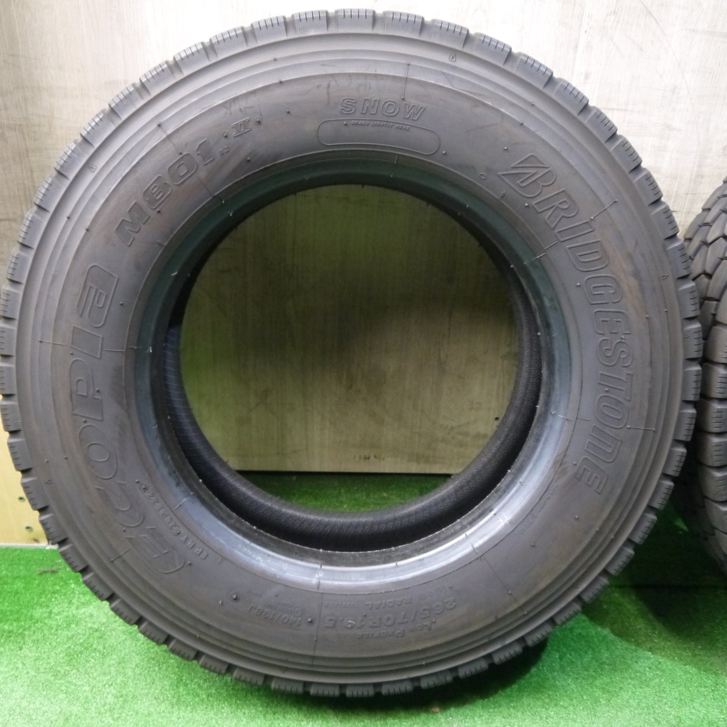 バリ溝！24年！9.5分！2本★トラック タイヤ 265/70R19.5 140/138J ブリヂストン エコピア M801Ⅱ ミックス オールシーズン 19.5インチ★5060905KKノタ
