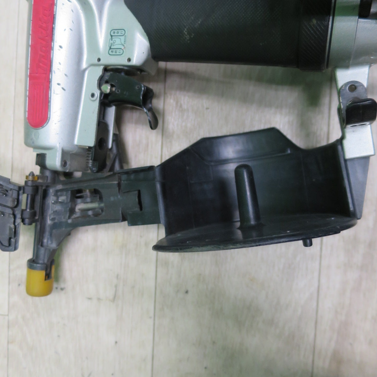 [送料無料] ☆マキタ 常圧 エア 釘打ち 32mm AN311 釘打ち機 釘打機 コイルネイラ ケース付き☆