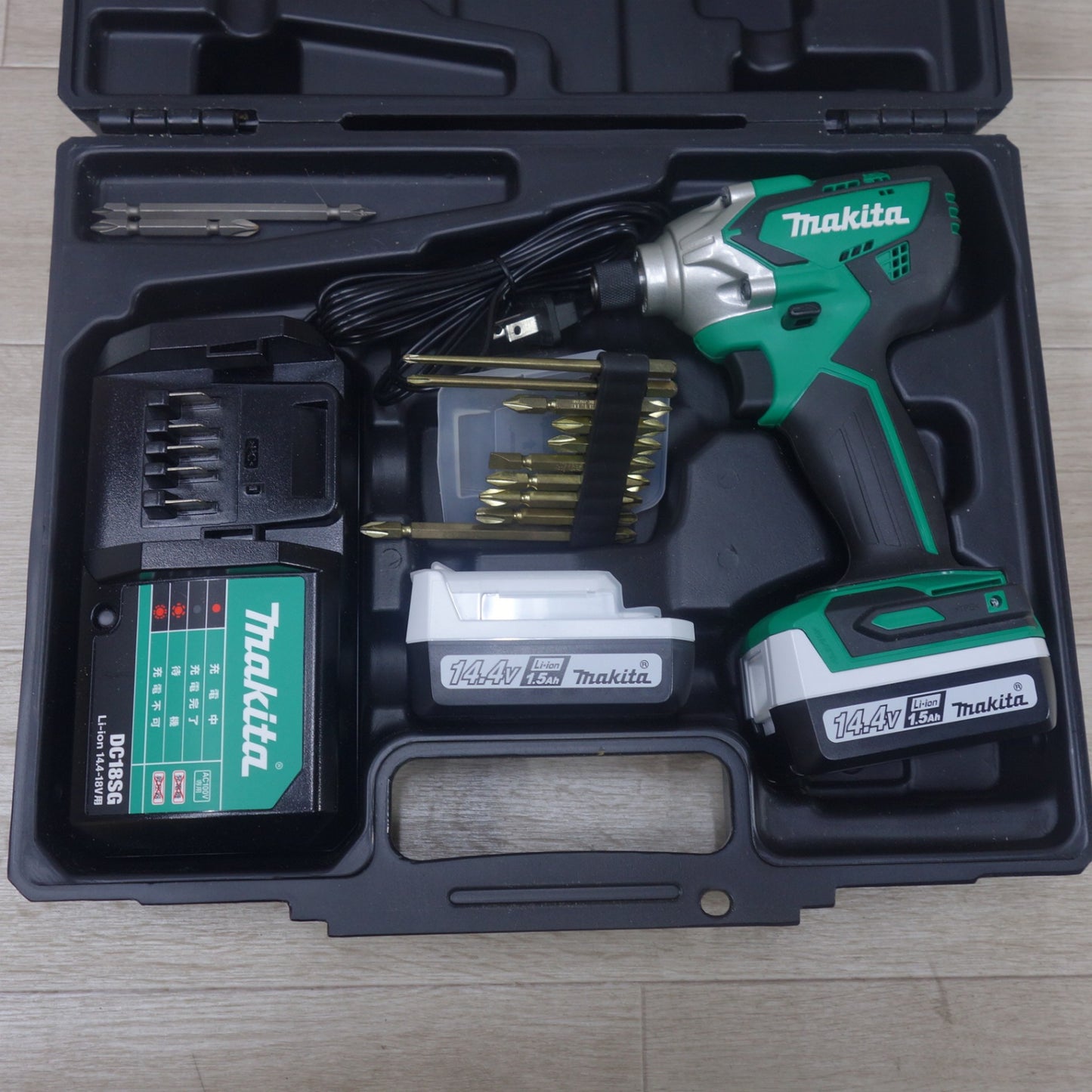 [送料無料] 美品！バッテリー2個◆マキタ 充電式 インパクト ドライバ 14.4V MTD001DSX 充電器 ケース付 付属品付 電動 工具◆
