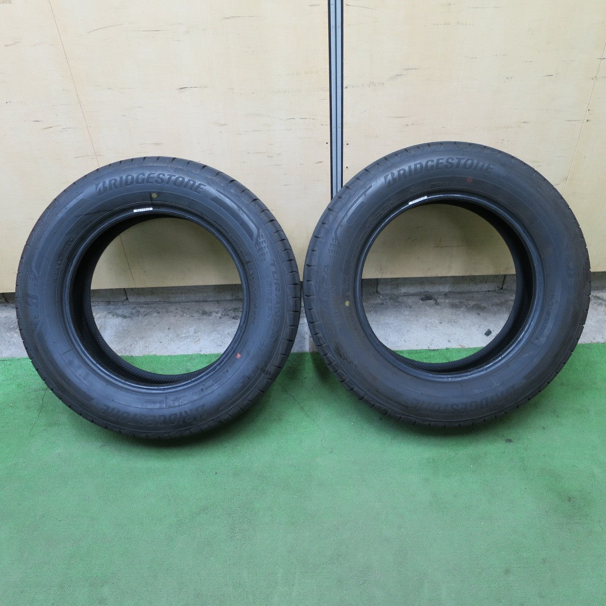 バリ溝！25年！9分！2本◎205/65R16 ブリヂストン トランザ ER33N タイヤ 16インチ アルファード エスティマ カムリ ヤリスクロス CR-V セレナ 等◎6091903NGノタ