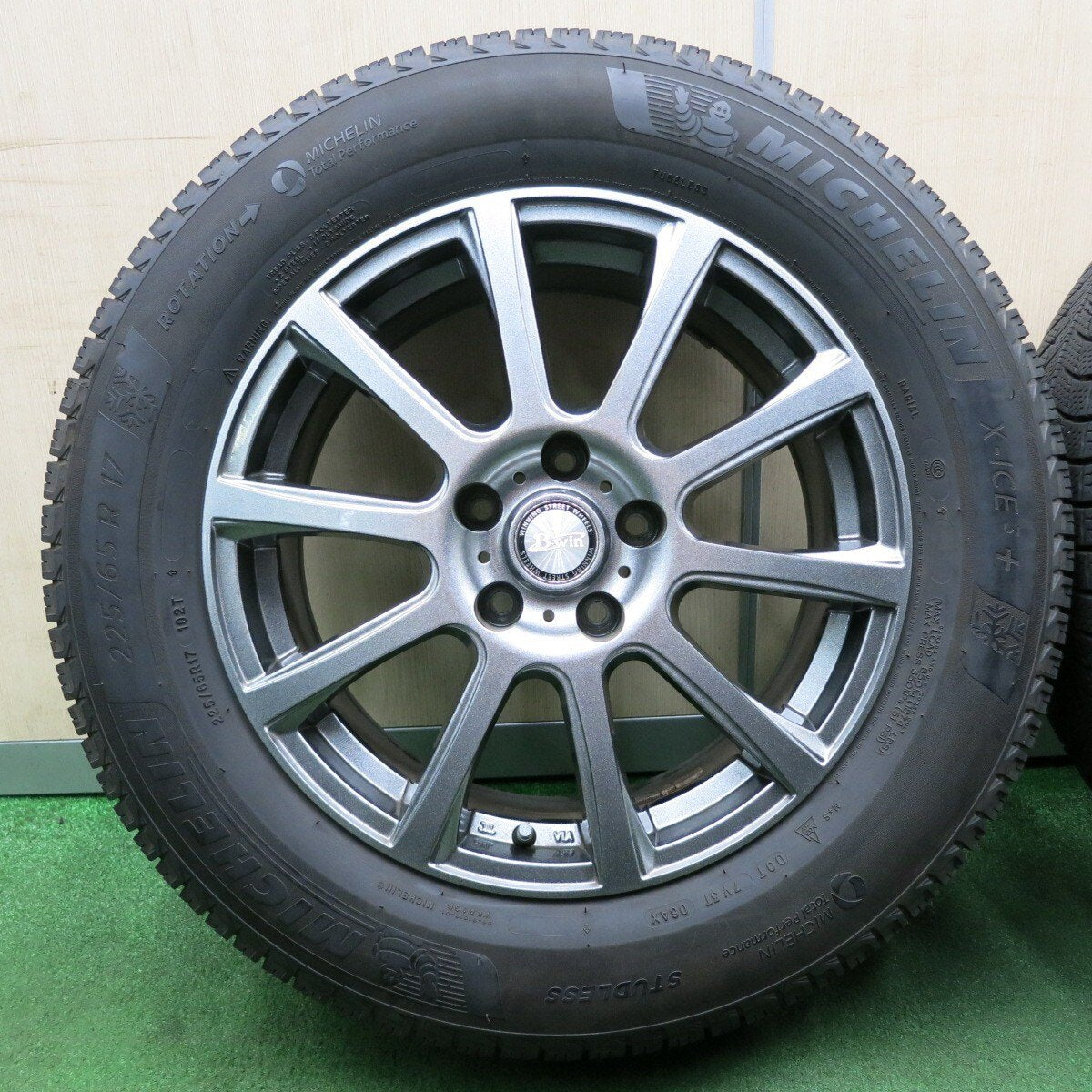 バリ溝！キレイ！9分★スタッドレス 225/65R17 ミシュラン X-ICE3+ B-win 17インチ PCD114.3/5H★4042102NJス