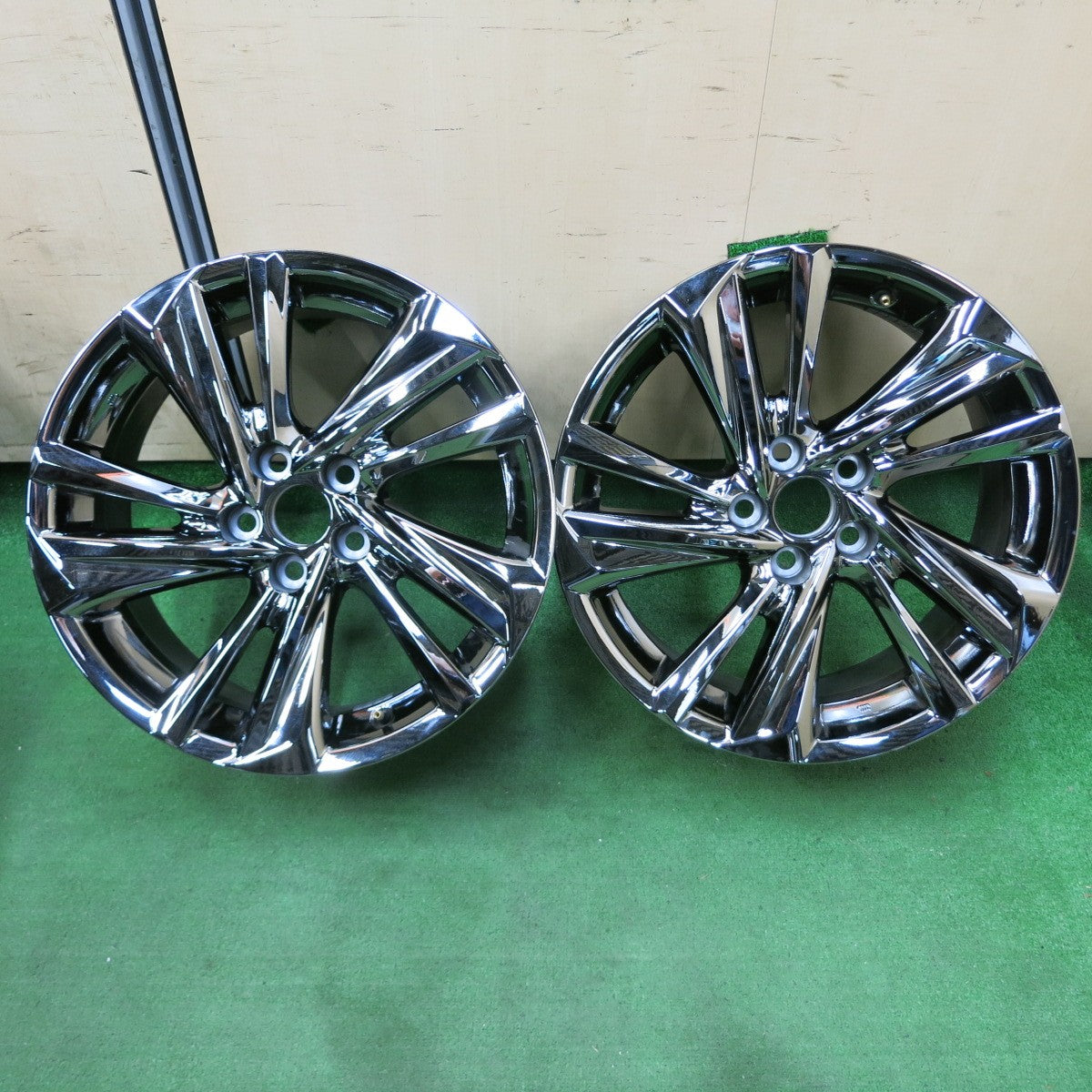 新車外し 220系クラウンRS 純正18インチ ☆送料1300円～ 納車・新車