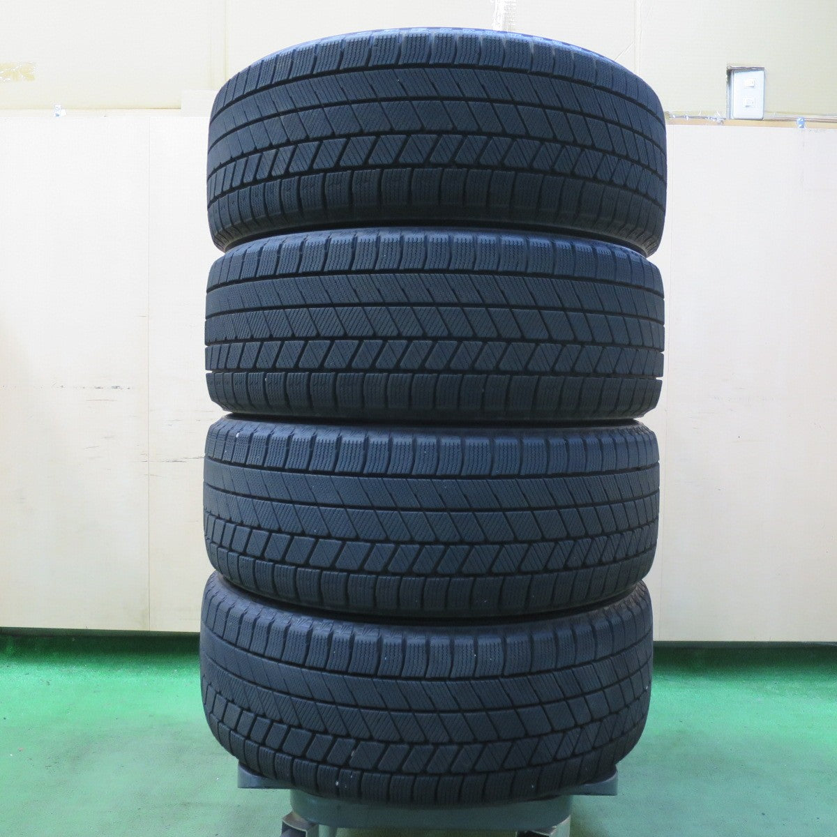 バリ溝！21年！9.5分★プリウス 等 215/45R17 スタッドレス ブリヂストン ブリザック VRX3 R-FORGED LEVIS LASTRADA レヴィス ラ・ストラーダ PCD100/5H★5070607イス